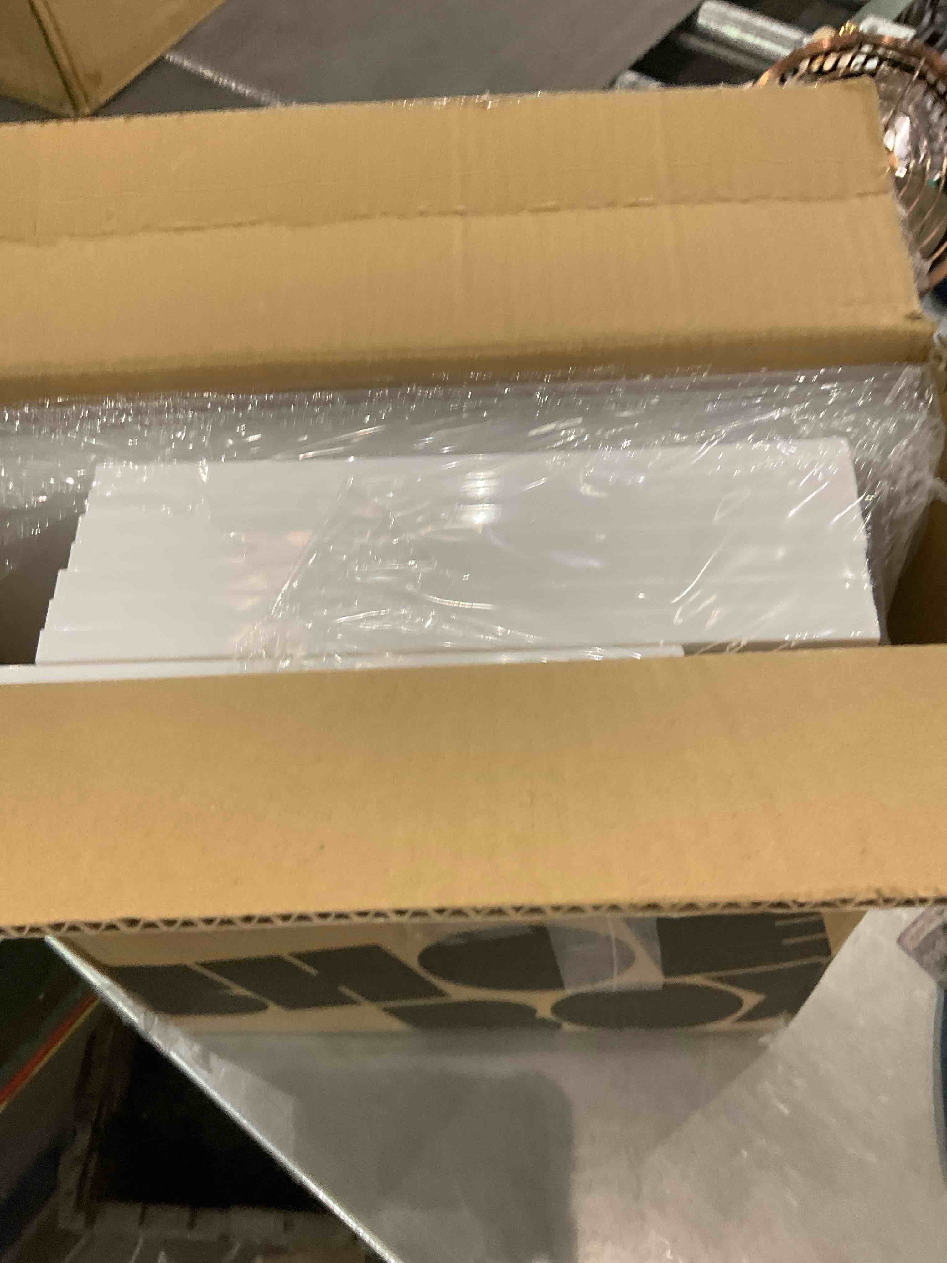 https://s3.amazonaws.com/lotting-images-prod/bidfta/EXS01165773_1706042066706.jpeg