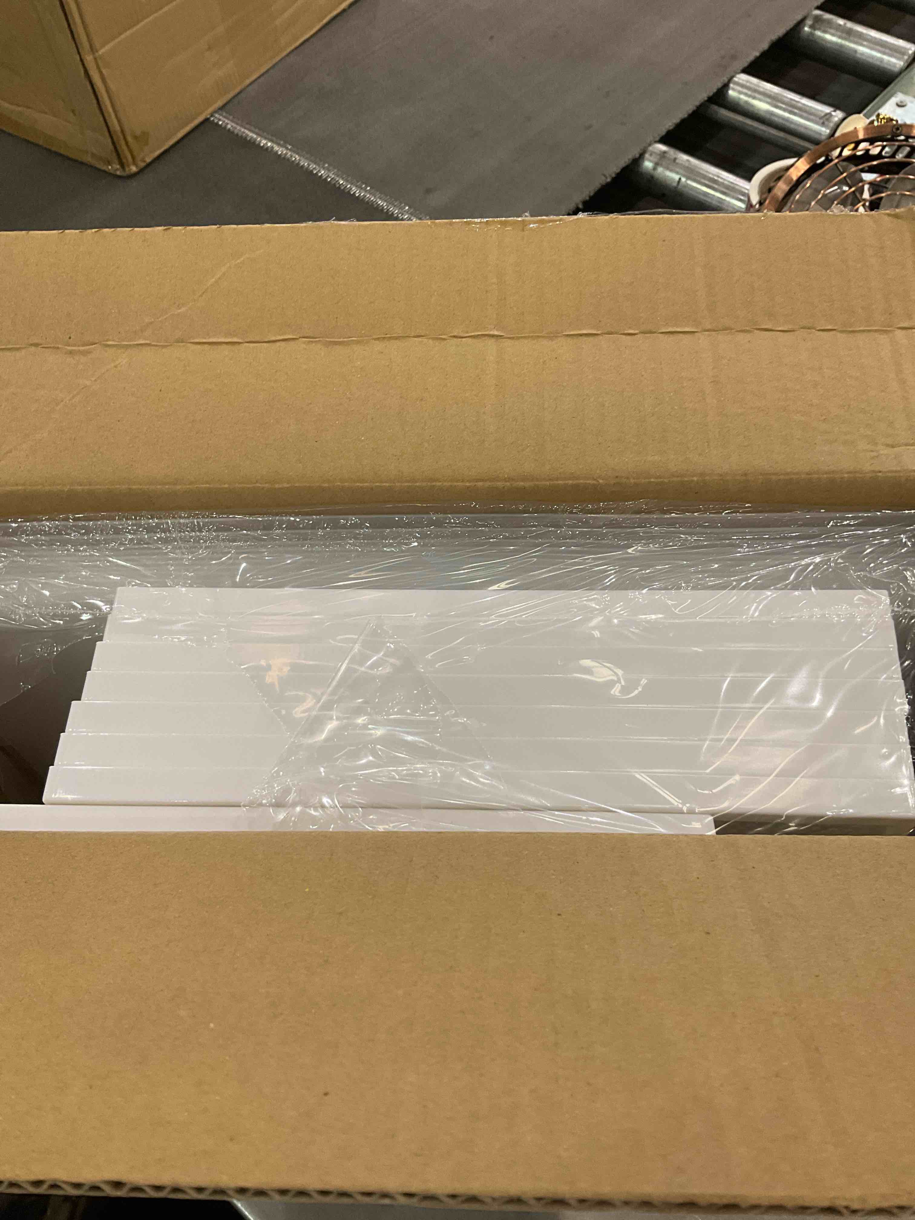 https://s3.amazonaws.com/lotting-images-prod/bidfta/EXS01165773_1706042068583.jpeg