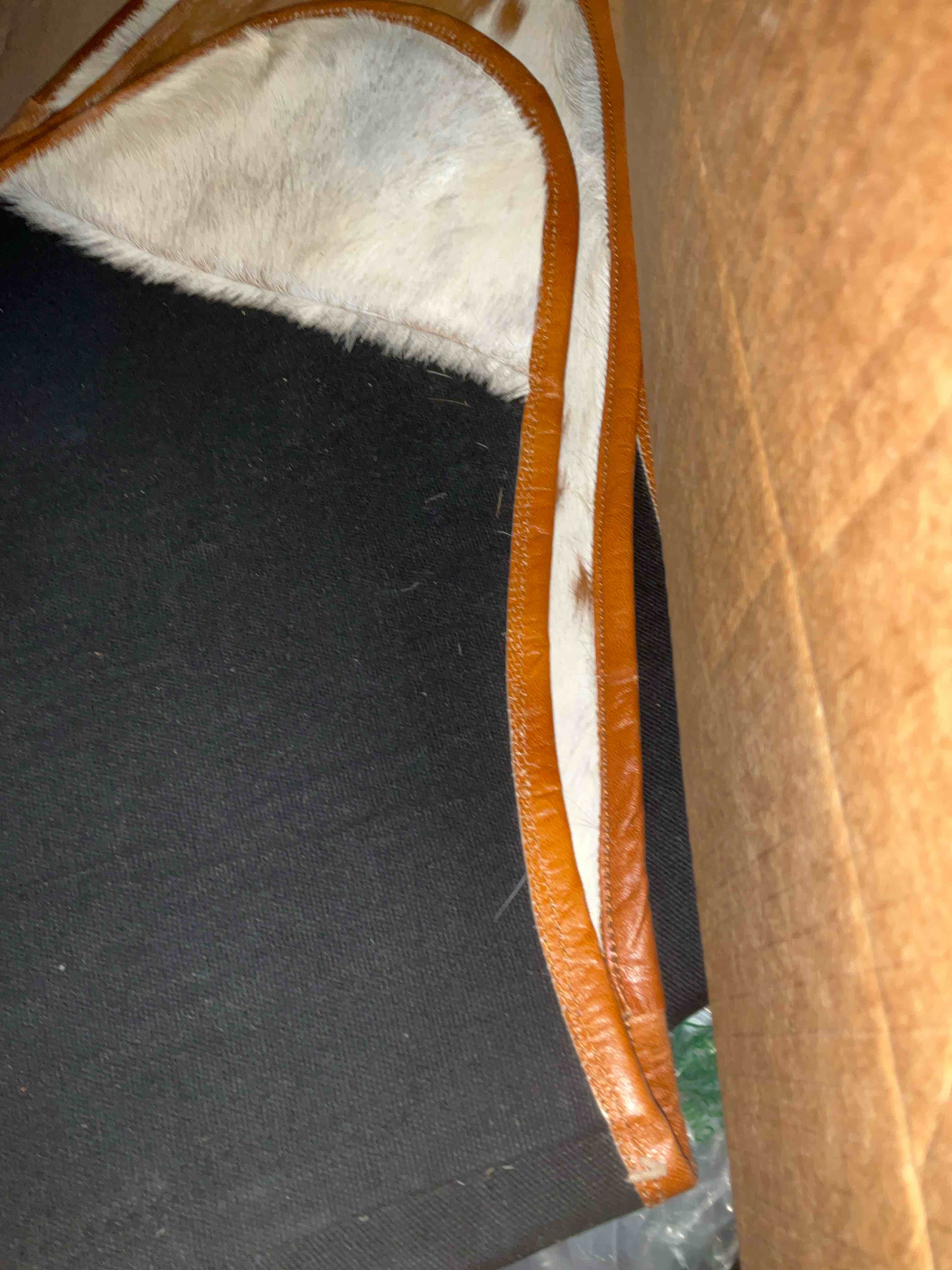https://s3.amazonaws.com/lotting-images-prod/bidfta/EXS01165906_1706113679148.jpeg