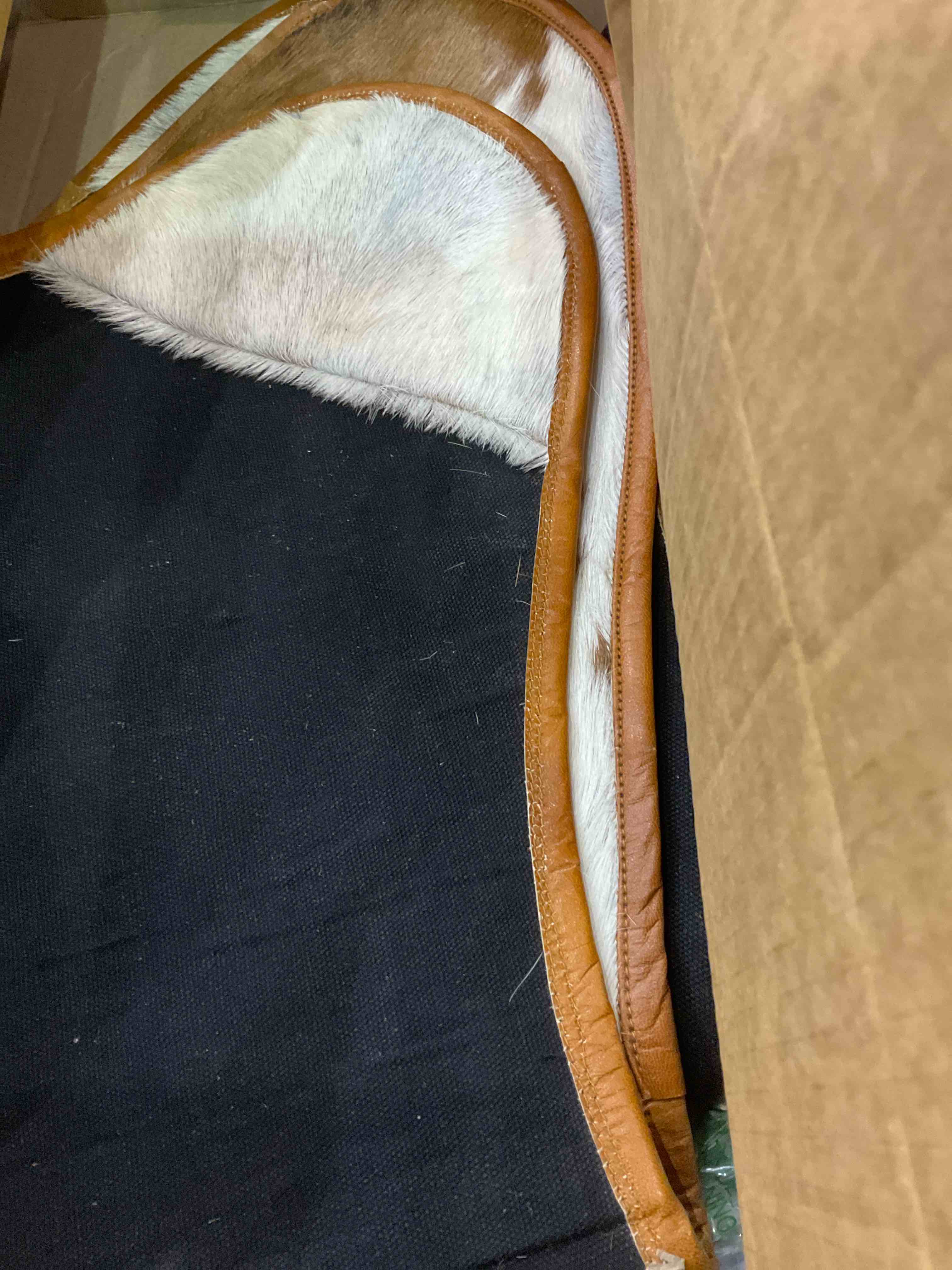 https://s3.amazonaws.com/lotting-images-prod/bidfta/EXS01165906_1706113680169.jpeg