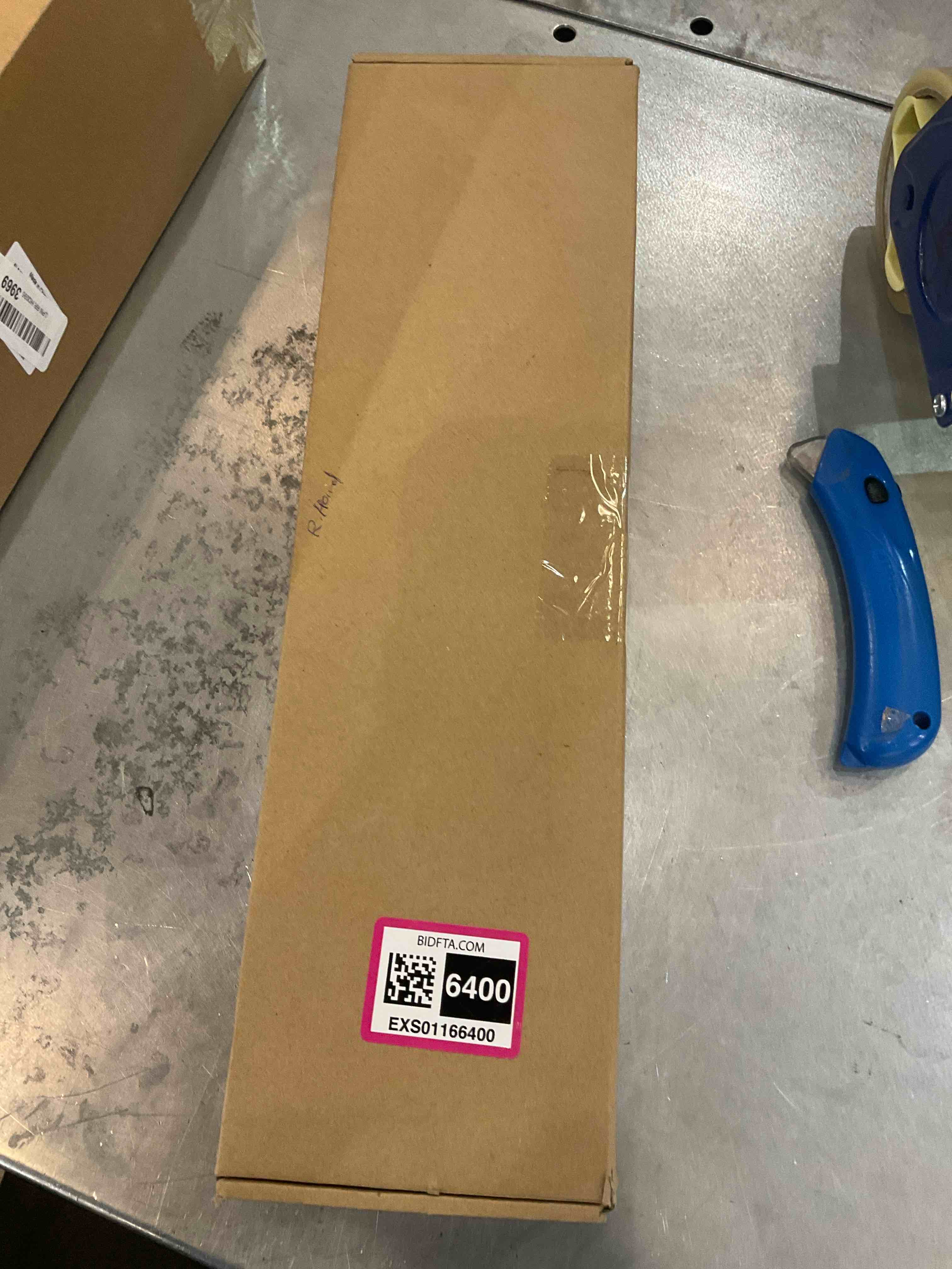 https://s3.amazonaws.com/lotting-images-prod/bidfta/EXS01166400_1705947871052.jpeg