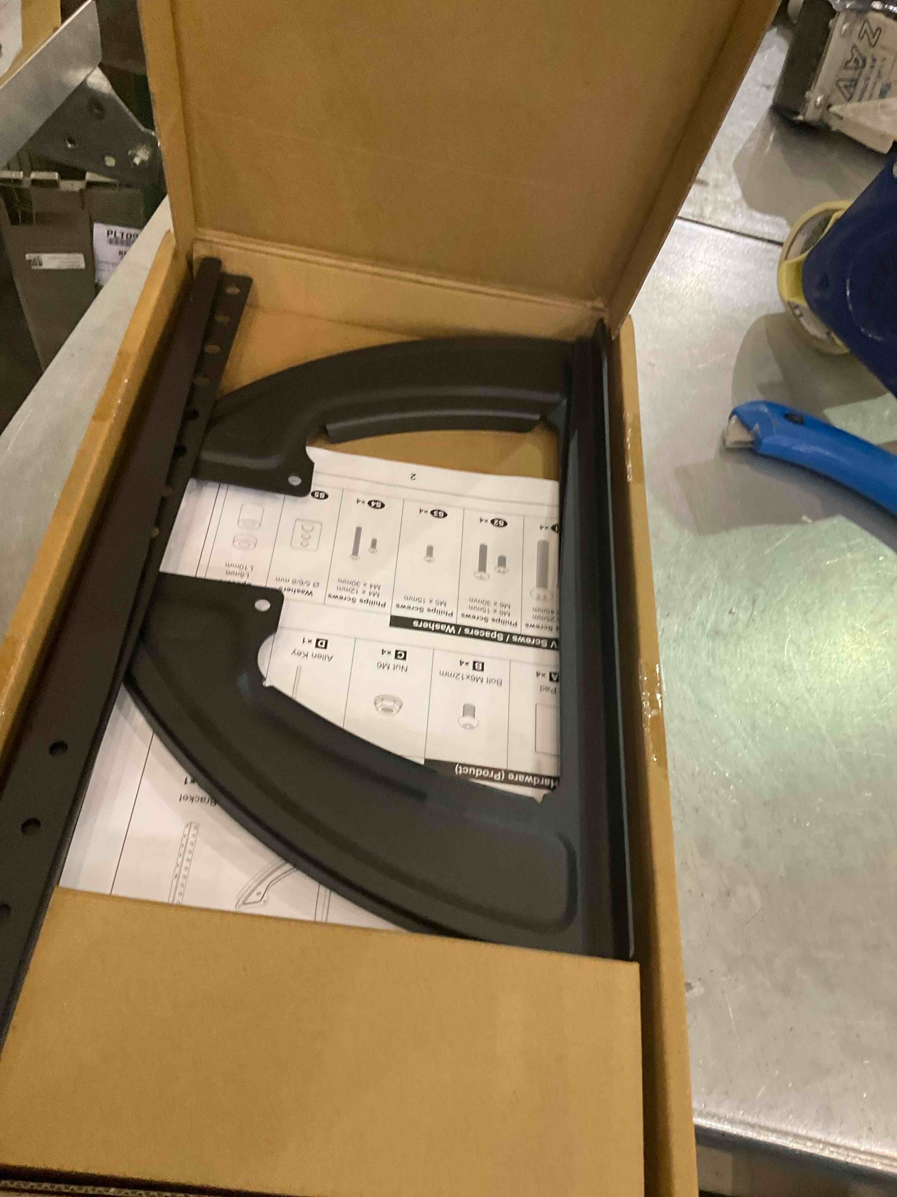 https://s3.amazonaws.com/lotting-images-prod/bidfta/EXS01166458_1705955003434.jpeg