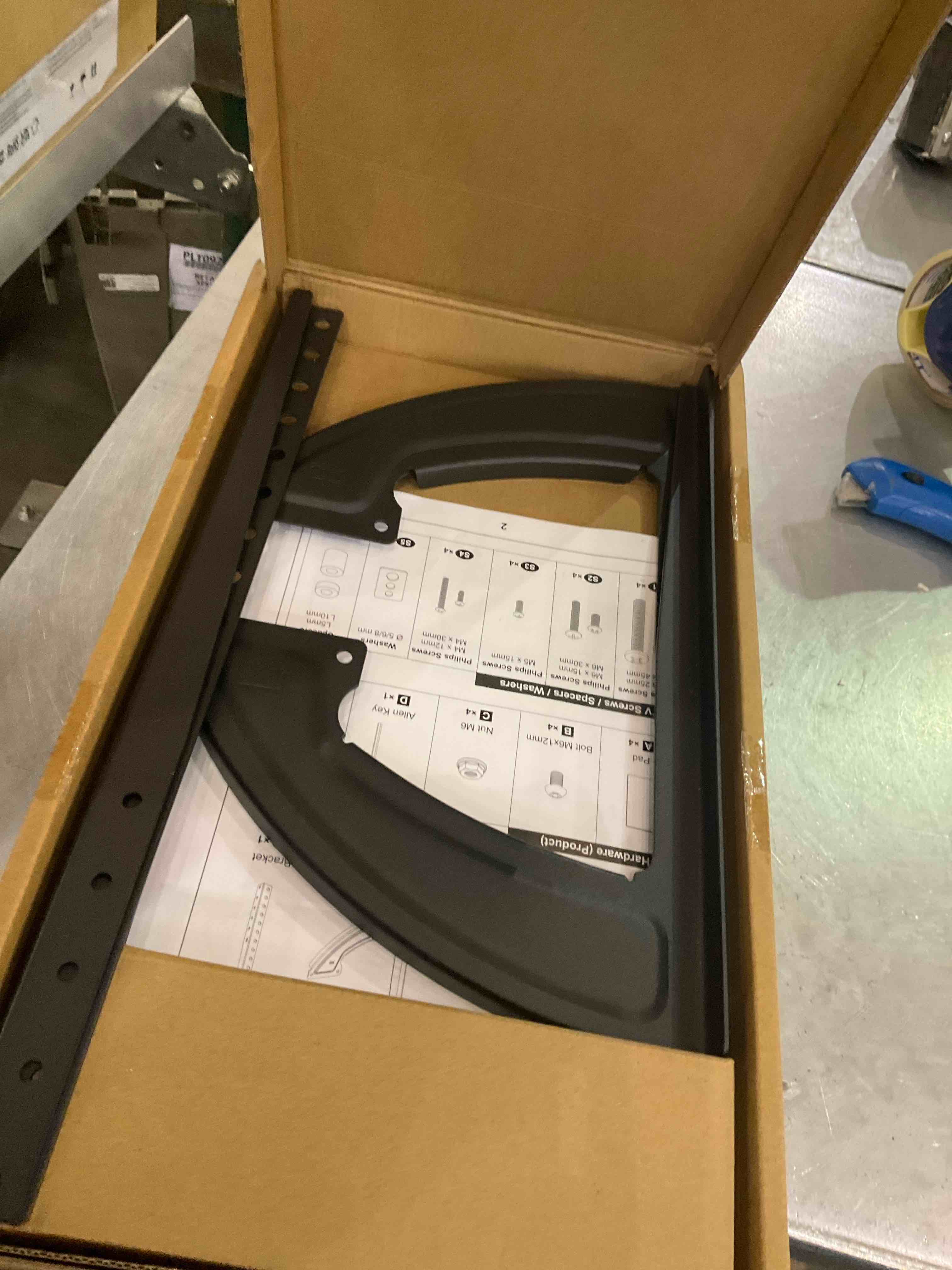 https://s3.amazonaws.com/lotting-images-prod/bidfta/EXS01166458_1705955004373.jpeg