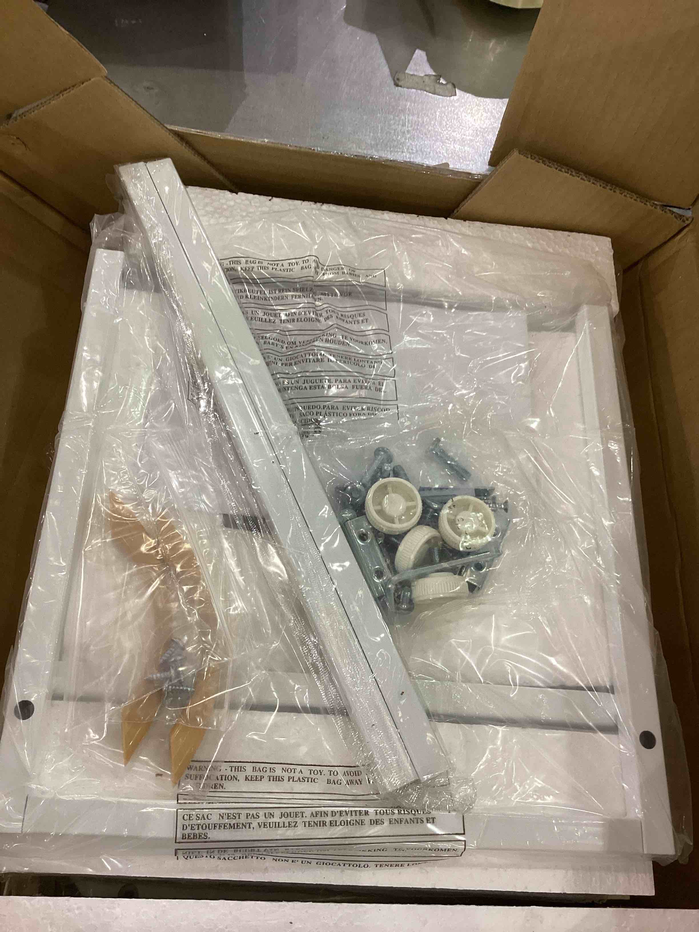 https://s3.amazonaws.com/lotting-images-prod/bidfta/EXS01167441_1706024655028.jpeg