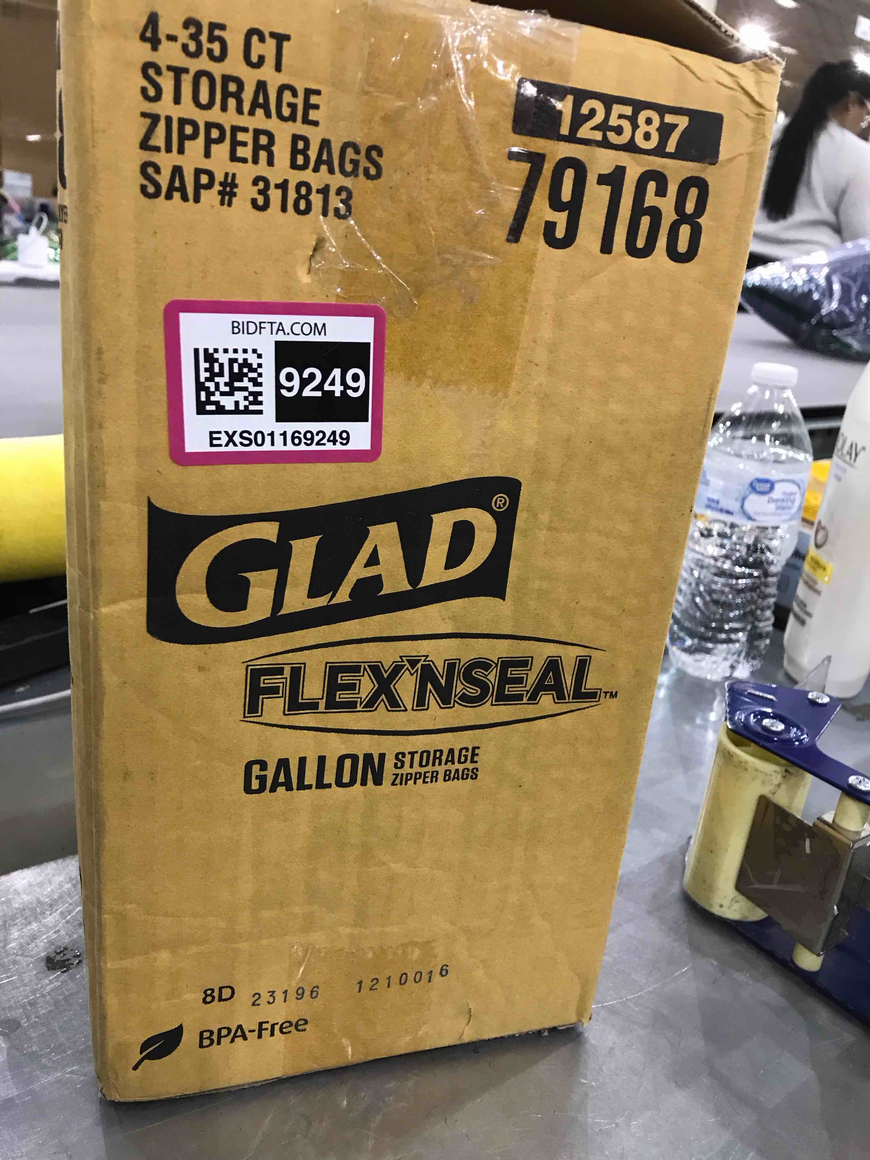 GLAD FlexÃ¢â‚¬â„¢N Seal Food Storage Plastic Bags, Gallon, 35 Count, Pack of 4