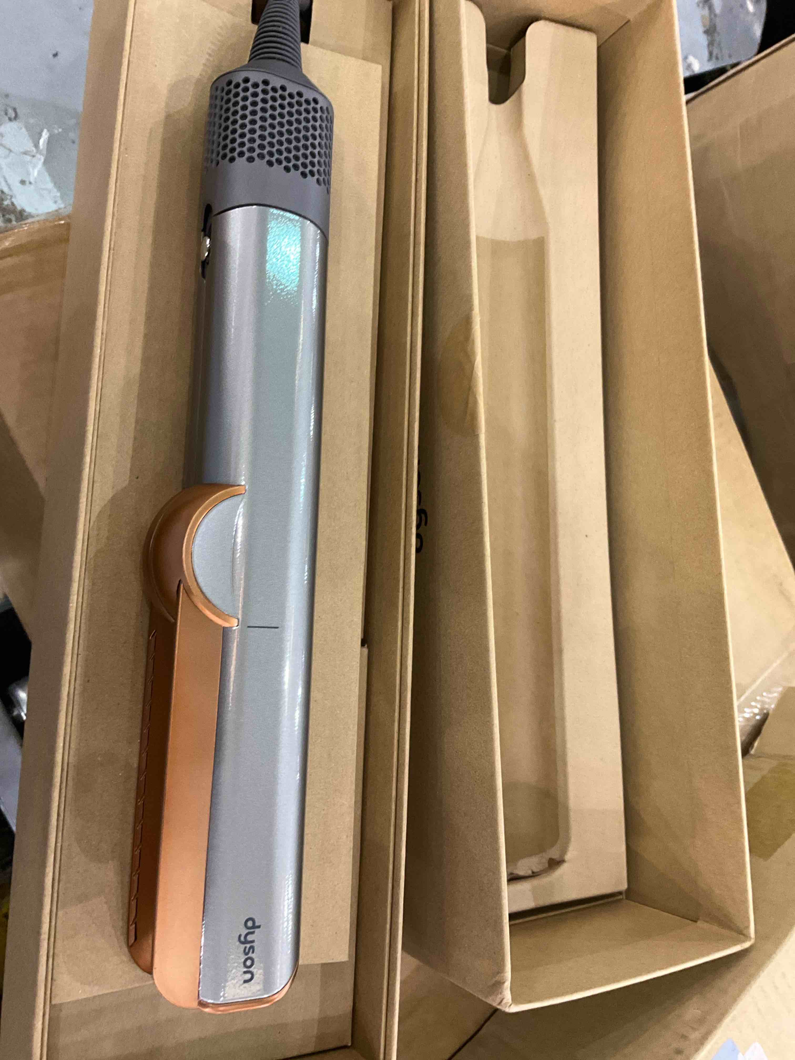 https://s3.amazonaws.com/lotting-images-prod/bidfta/EXS01548470_1722452284314.jpeg