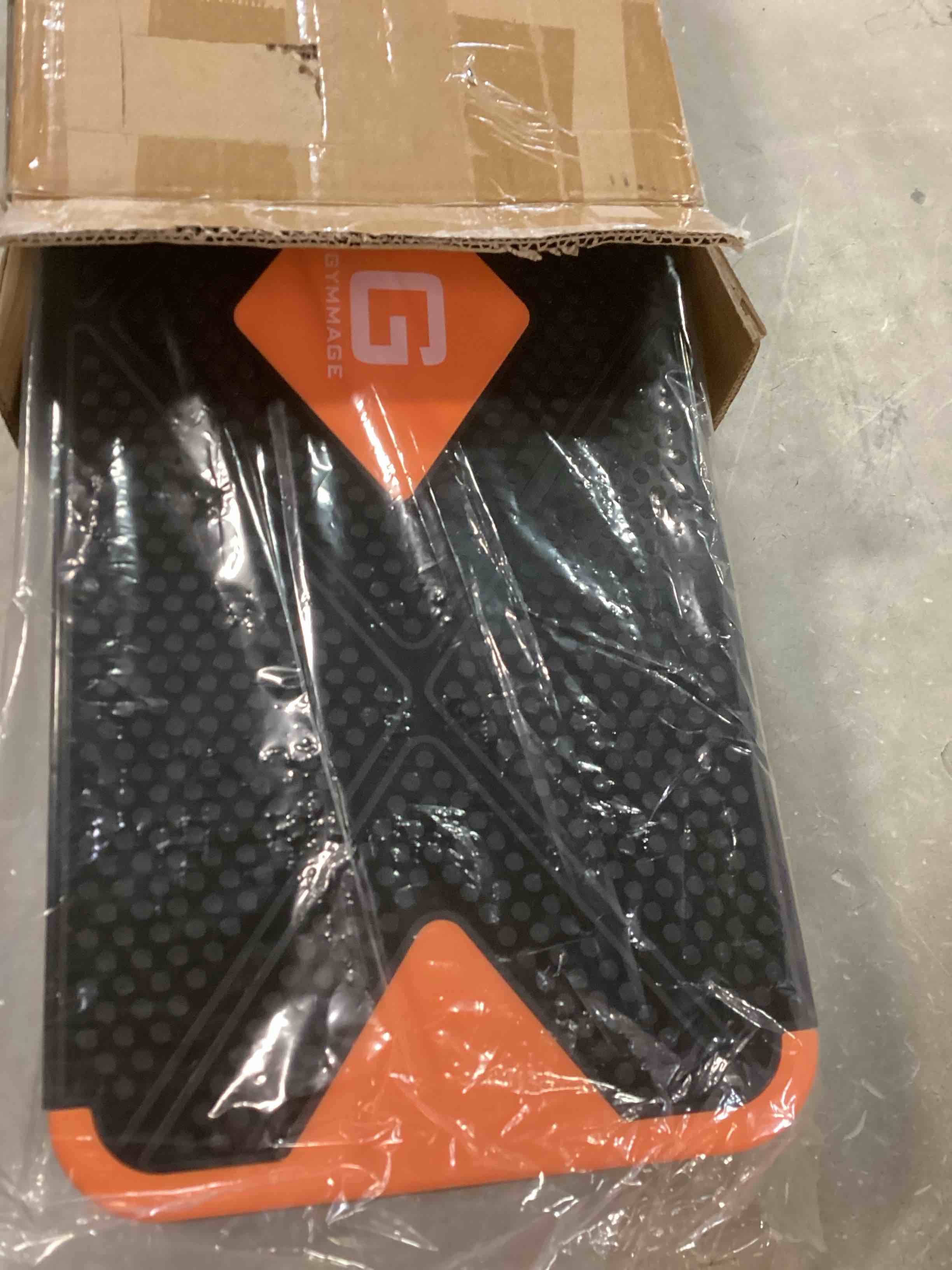 https://s3.amazonaws.com/lotting-images-prod/bidfta/GRA0000602_1726151298257.jpeg
