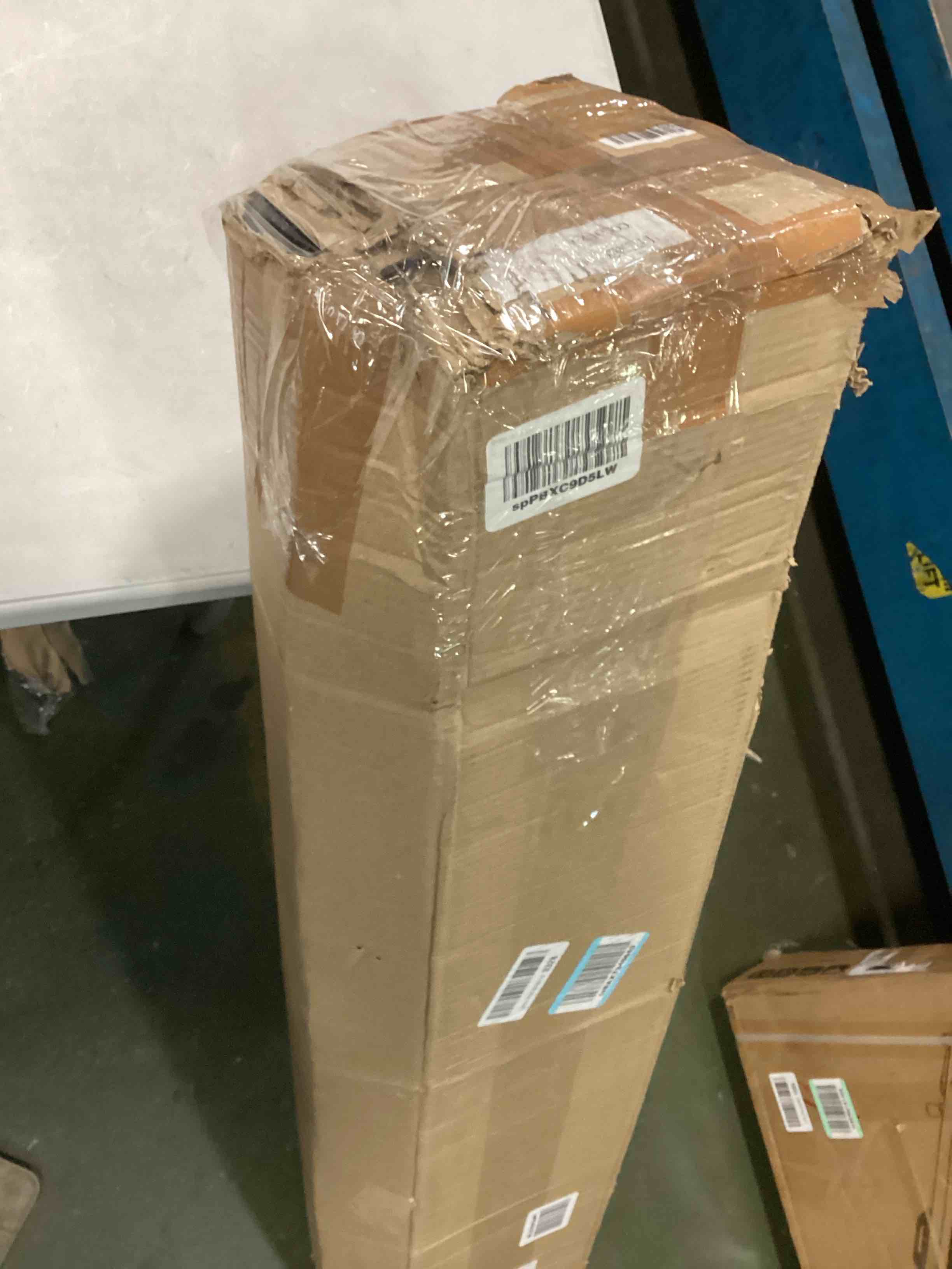 https://s3.amazonaws.com/lotting-images-prod/bidfta/GRA0008063_1726227113600.jpeg
