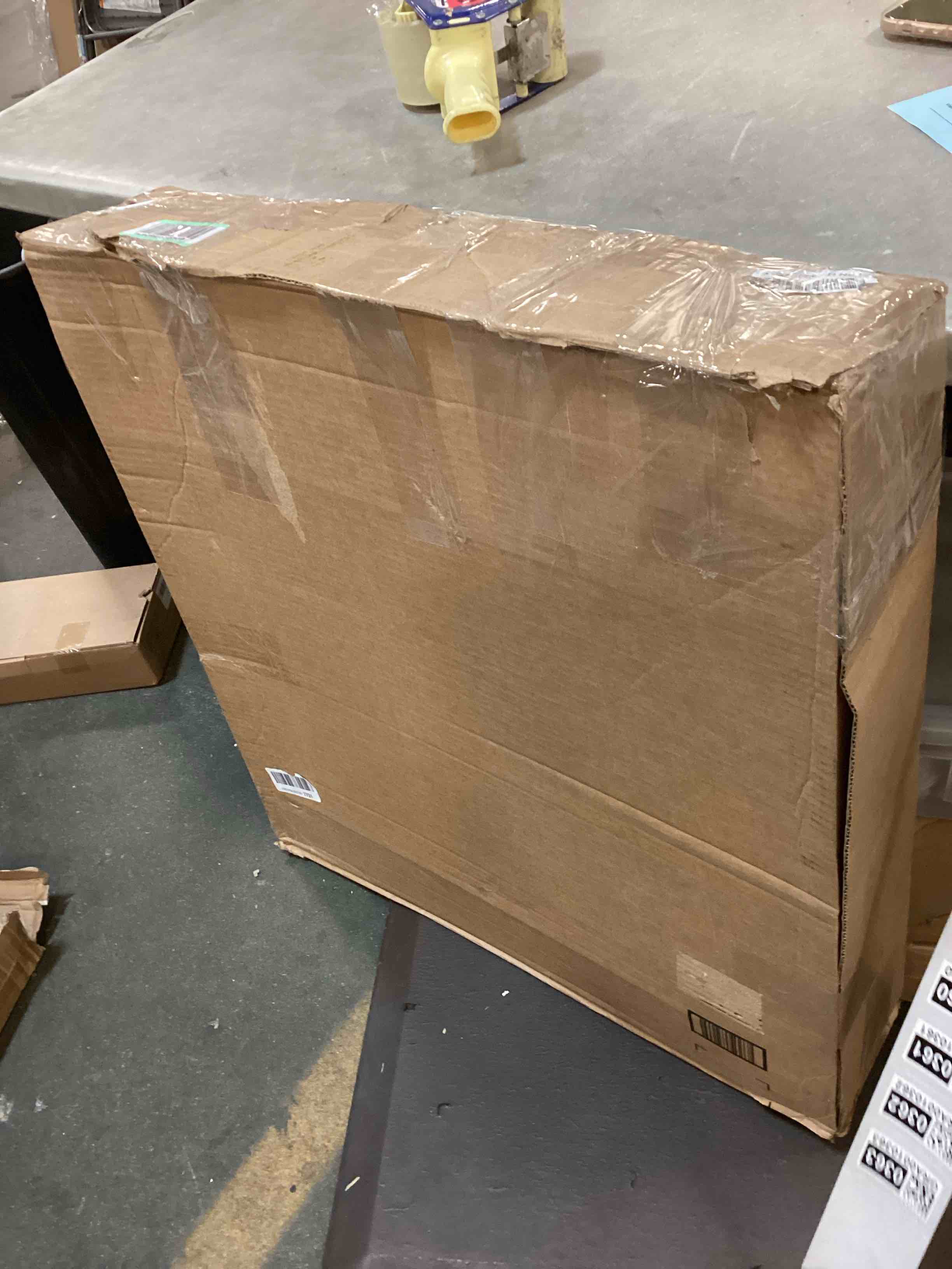 https://s3.amazonaws.com/lotting-images-prod/bidfta/GRA0010363_1727230119662.jpeg