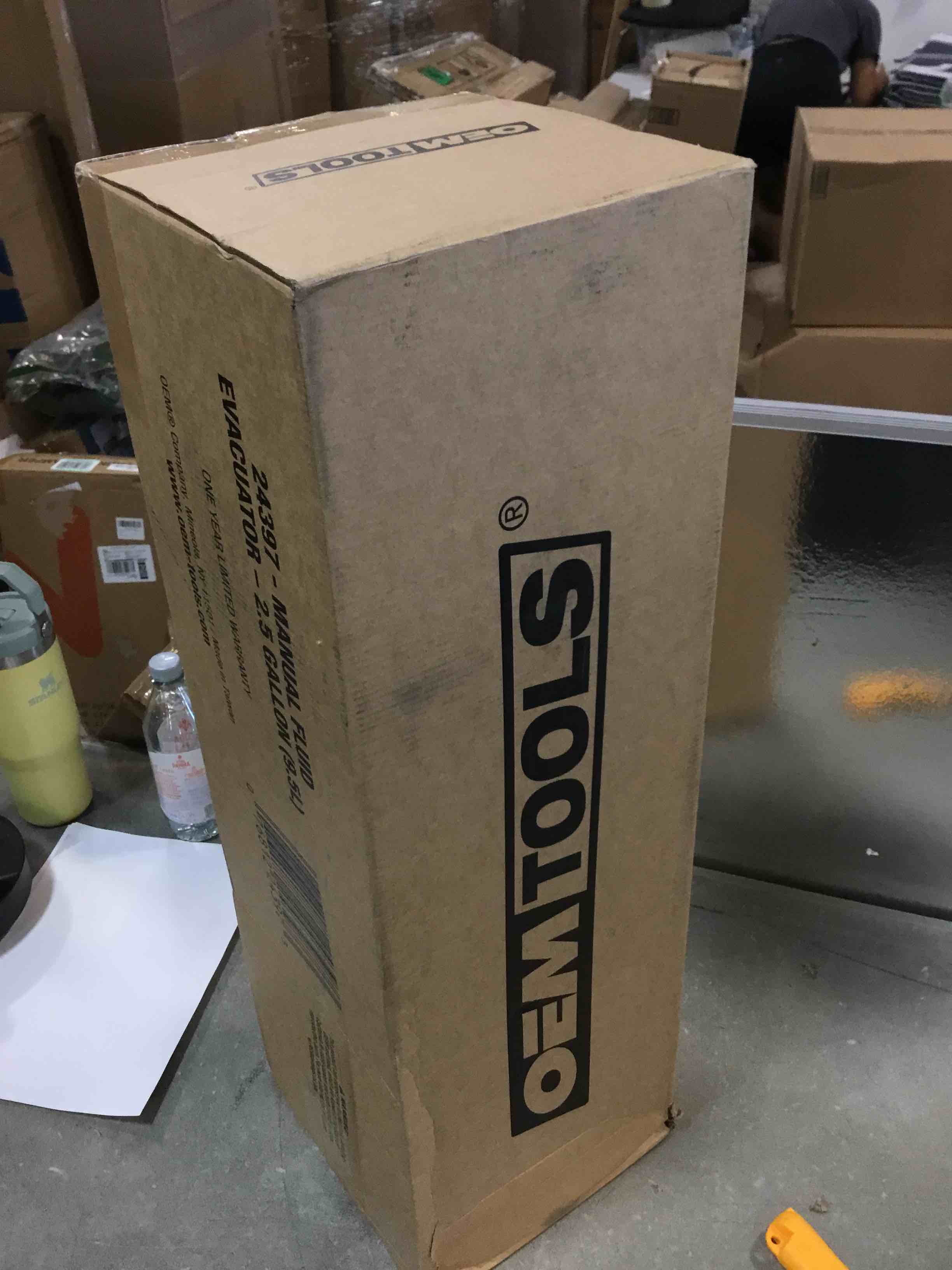 OEMTOOLS 24938 Pneumatic/Manual Fluid Extractor, 9.5L Oil Extractor