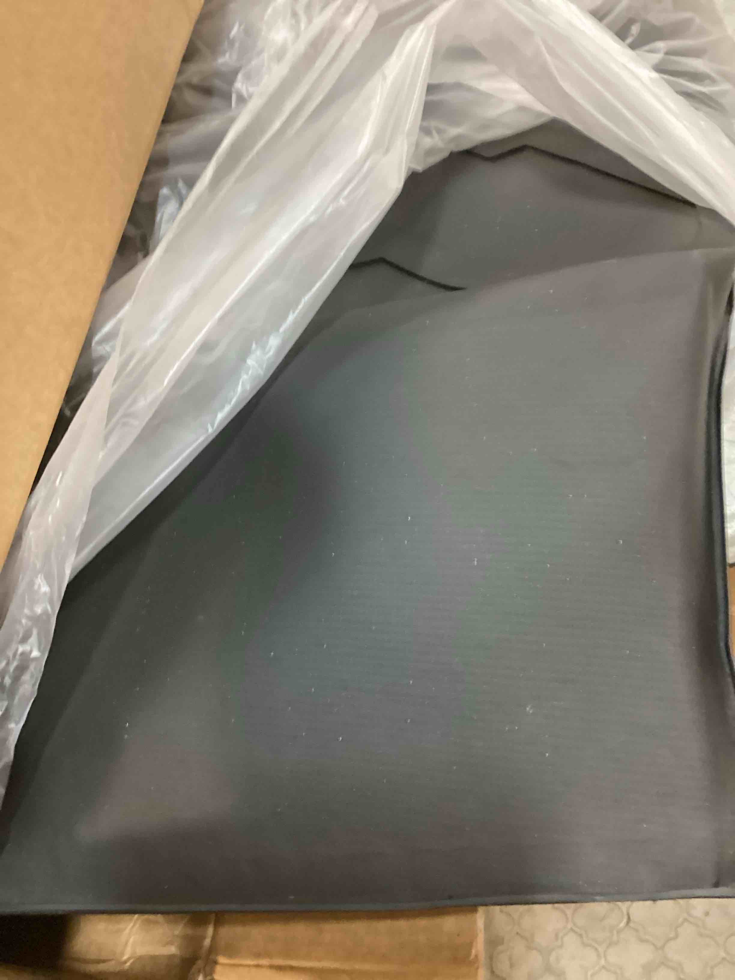 https://s3.amazonaws.com/lotting-images-prod/bidfta/GRA0011852_1726202070599.jpeg