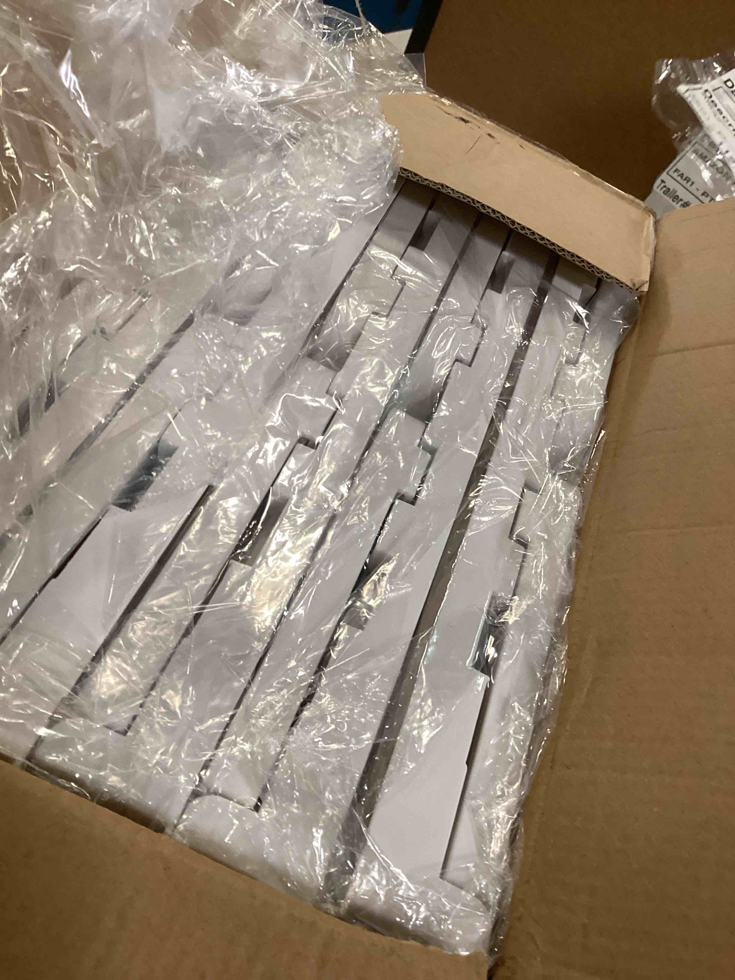 https://s3.amazonaws.com/lotting-images-prod/bidfta/GRA0012827_1726166896986.jpeg