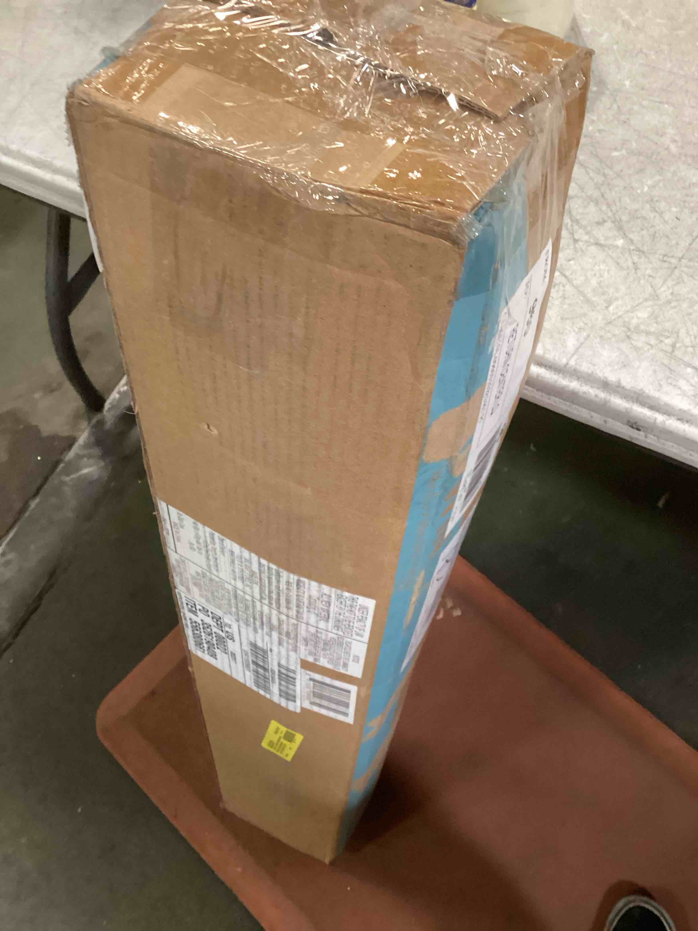 https://s3.amazonaws.com/lotting-images-prod/bidfta/GRA0012917_1726152502717.jpeg