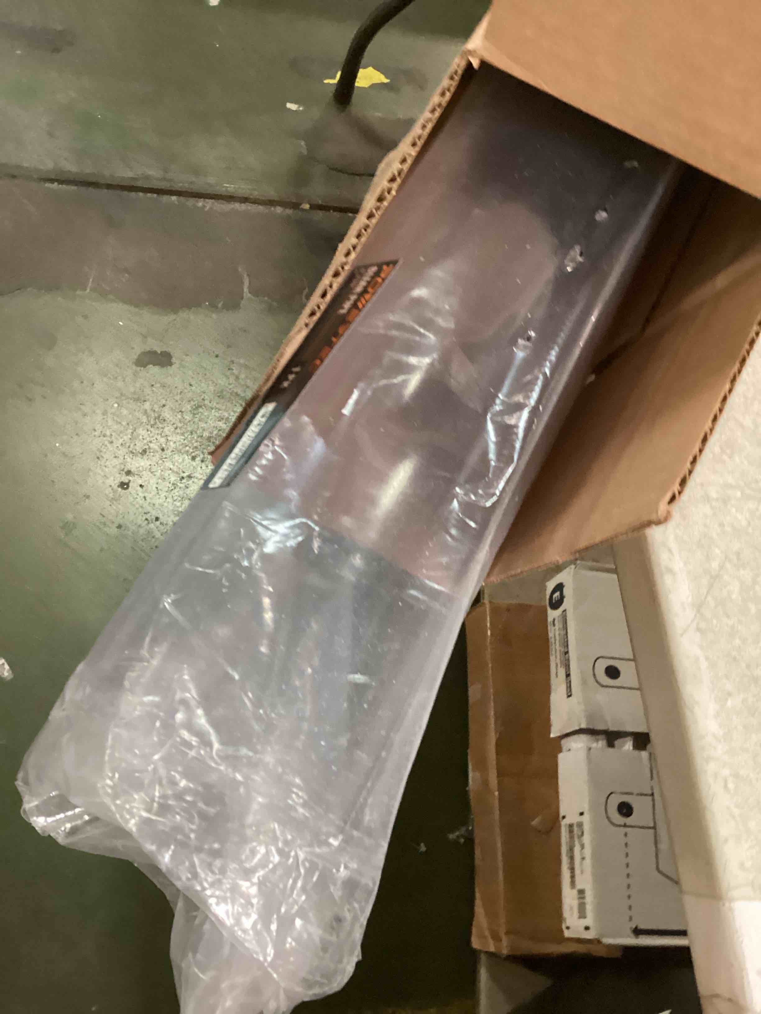 https://s3.amazonaws.com/lotting-images-prod/bidfta/GRA0013525_1725978513948.jpeg