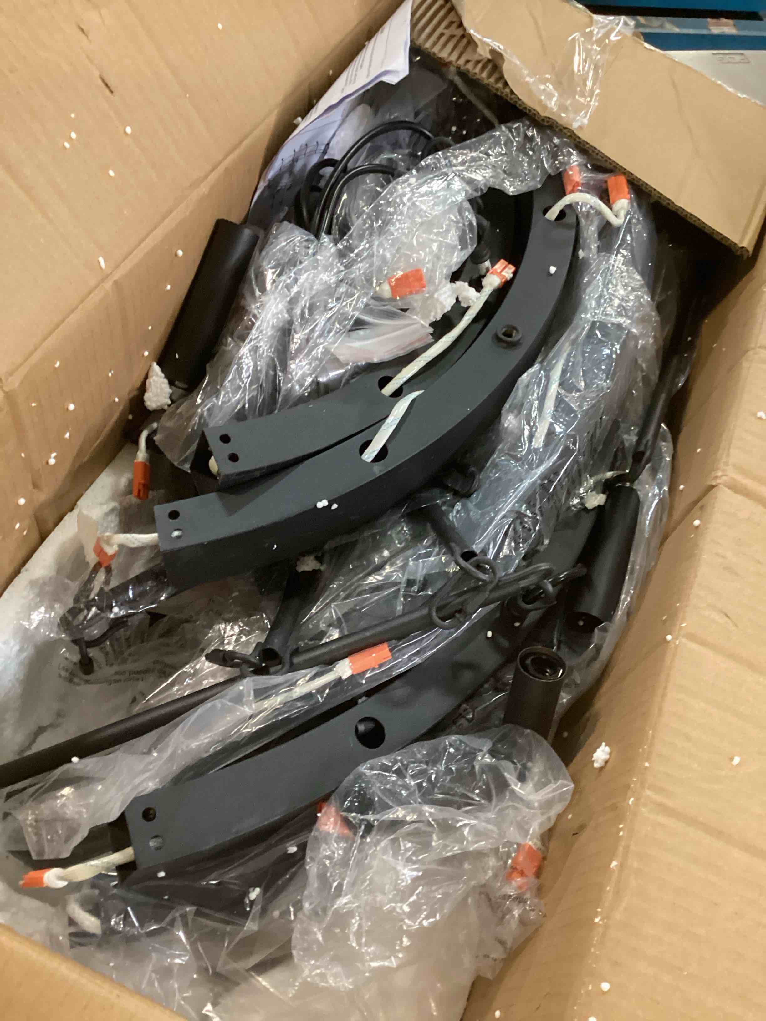 https://s3.amazonaws.com/lotting-images-prod/bidfta/GRA0013911_1725645575403.jpeg