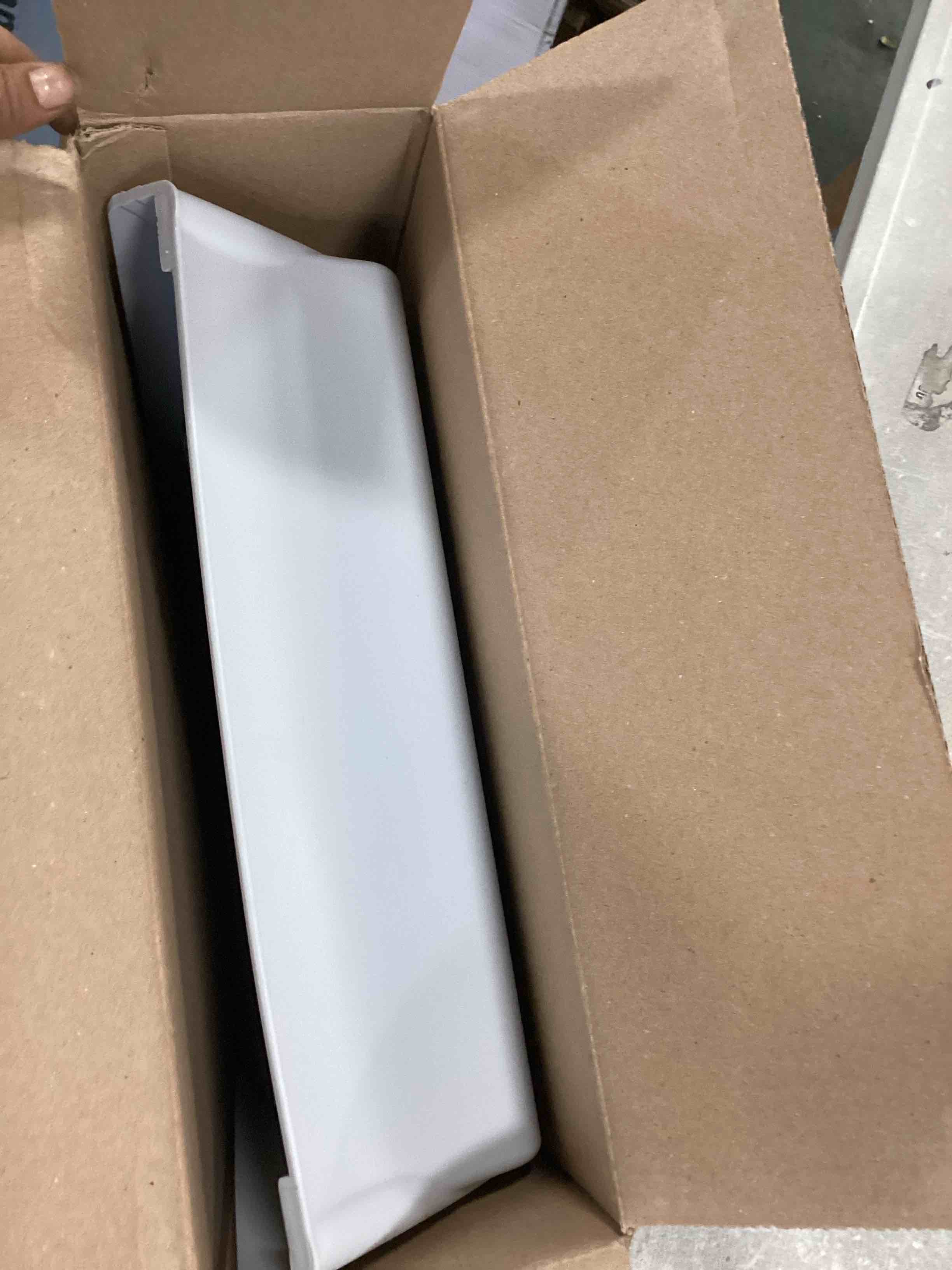 https://s3.amazonaws.com/lotting-images-prod/bidfta/GRA0014056_1727290293483.jpeg