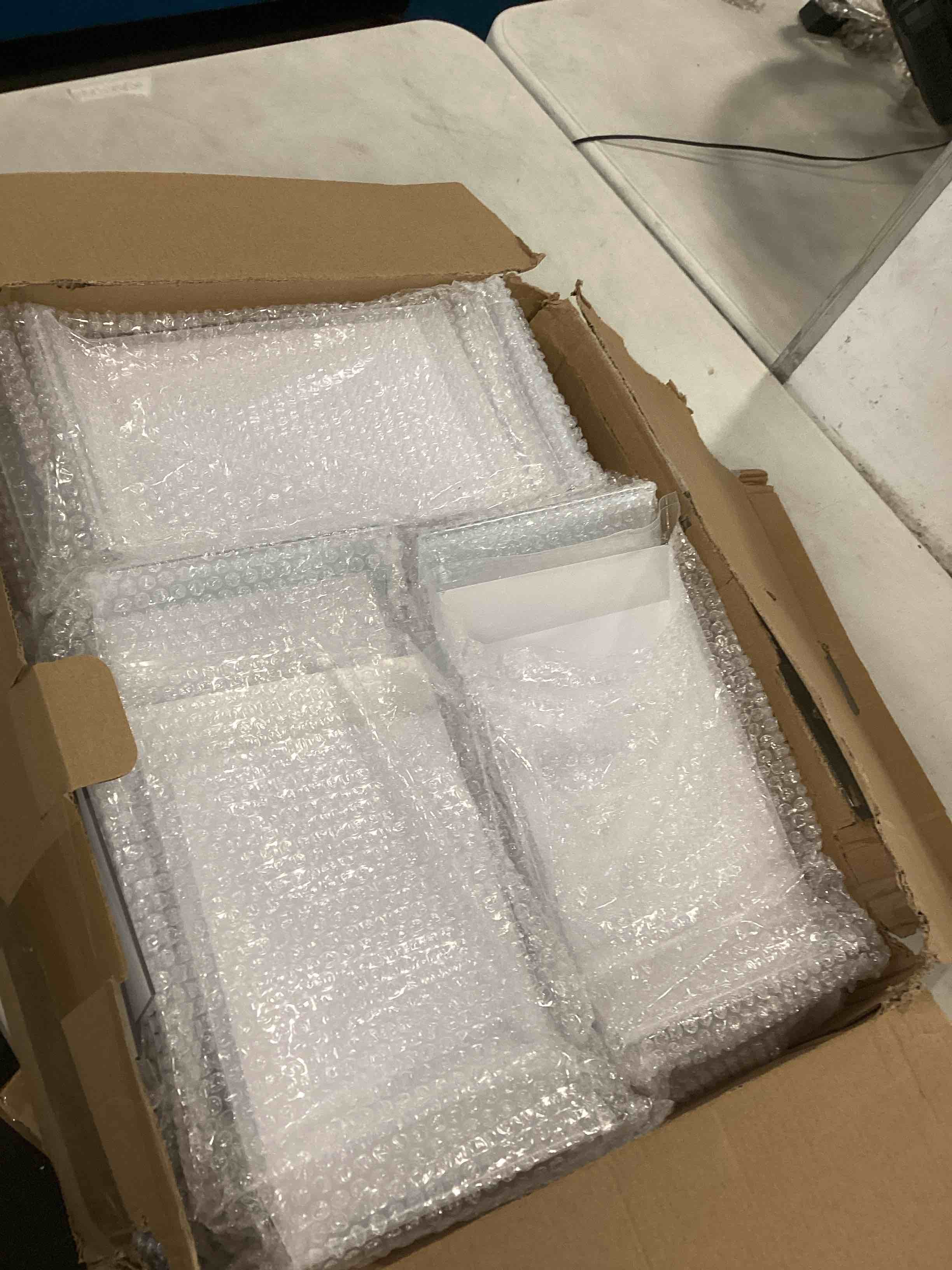https://s3.amazonaws.com/lotting-images-prod/bidfta/GRA0014386_1727199418036.jpeg