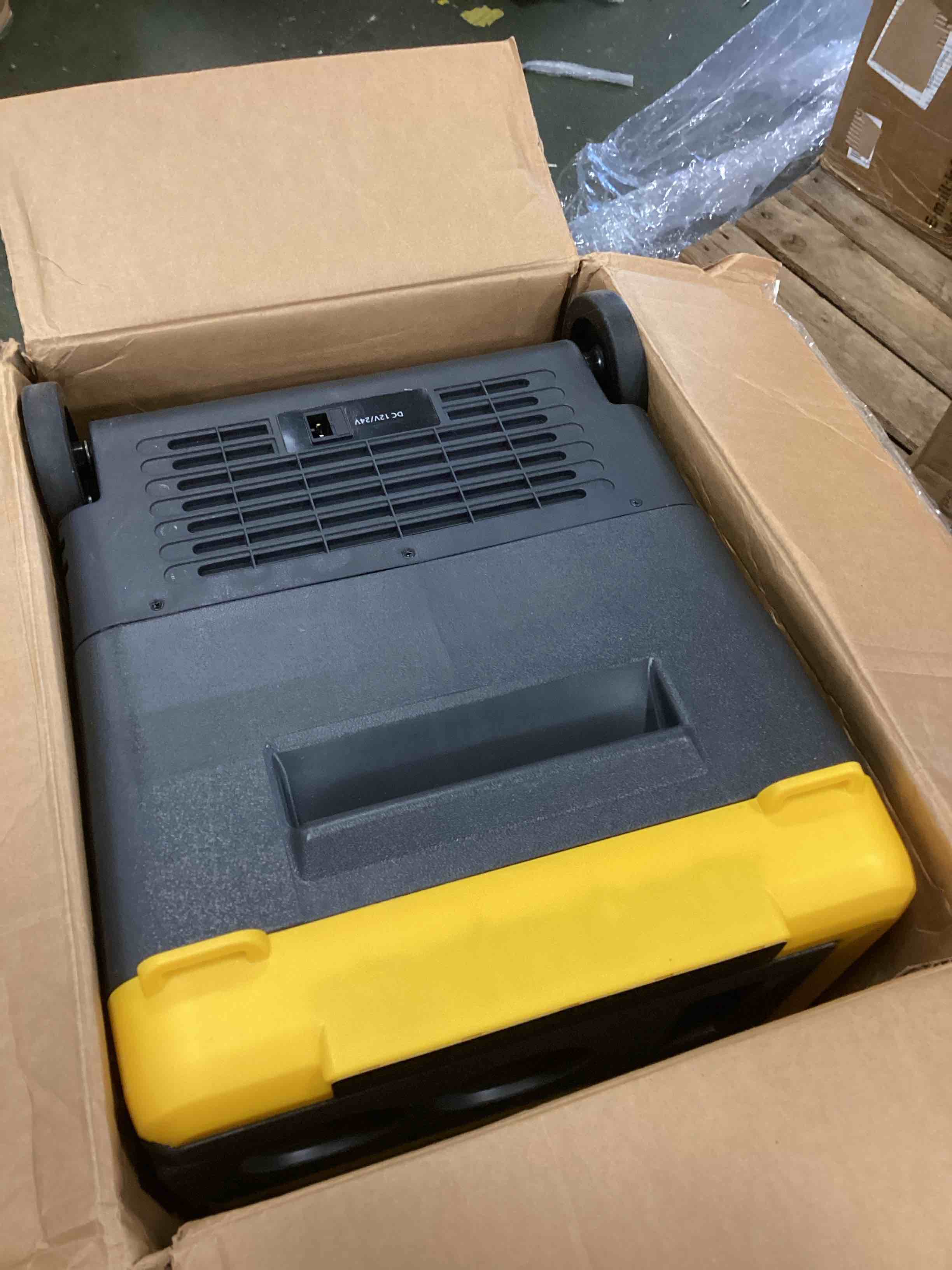 https://s3.amazonaws.com/lotting-images-prod/bidfta/GRA0014949_1726666002313.jpeg