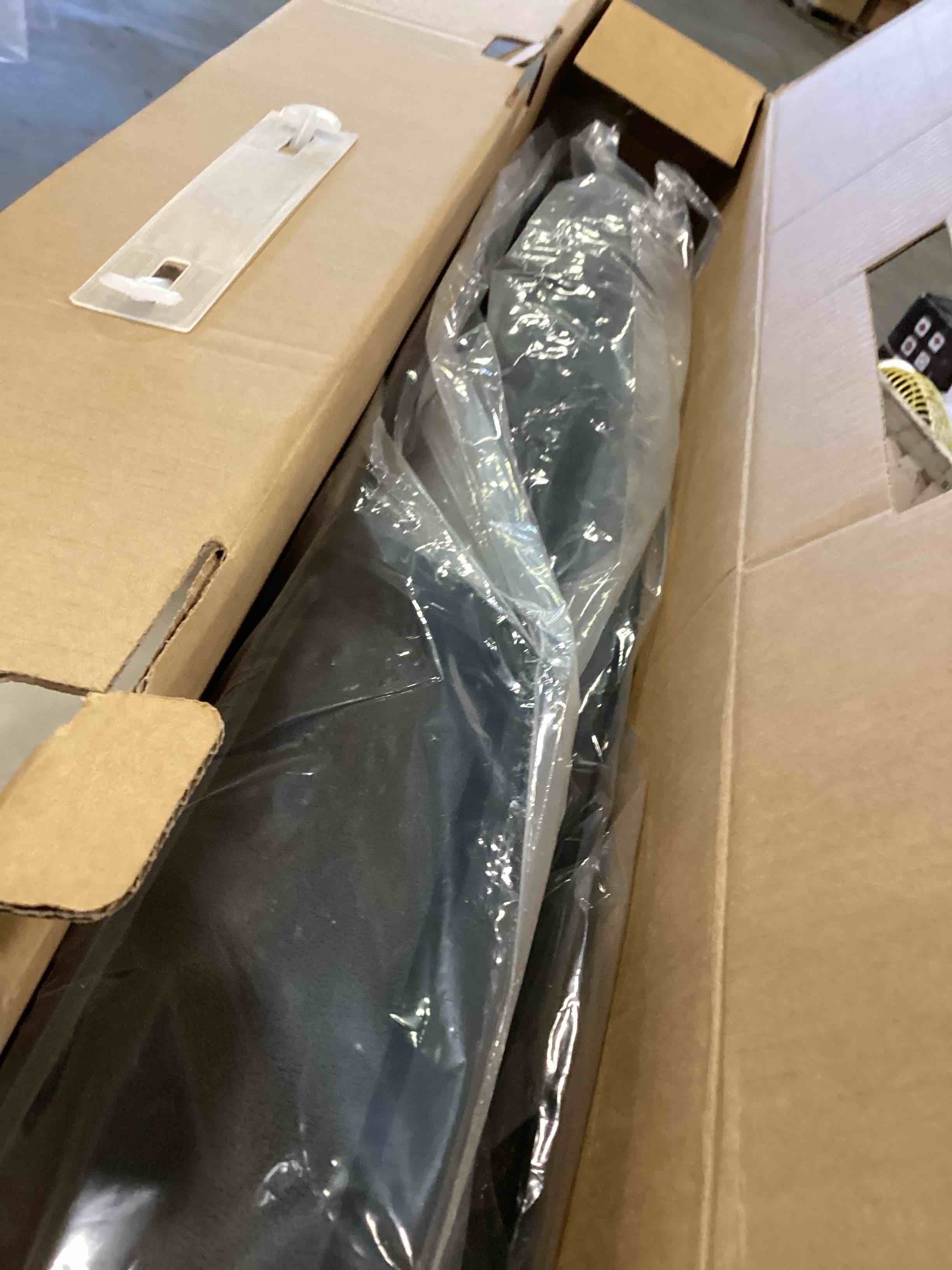 https://s3.amazonaws.com/lotting-images-prod/bidfta/GRA0015425_1726498790222.jpeg