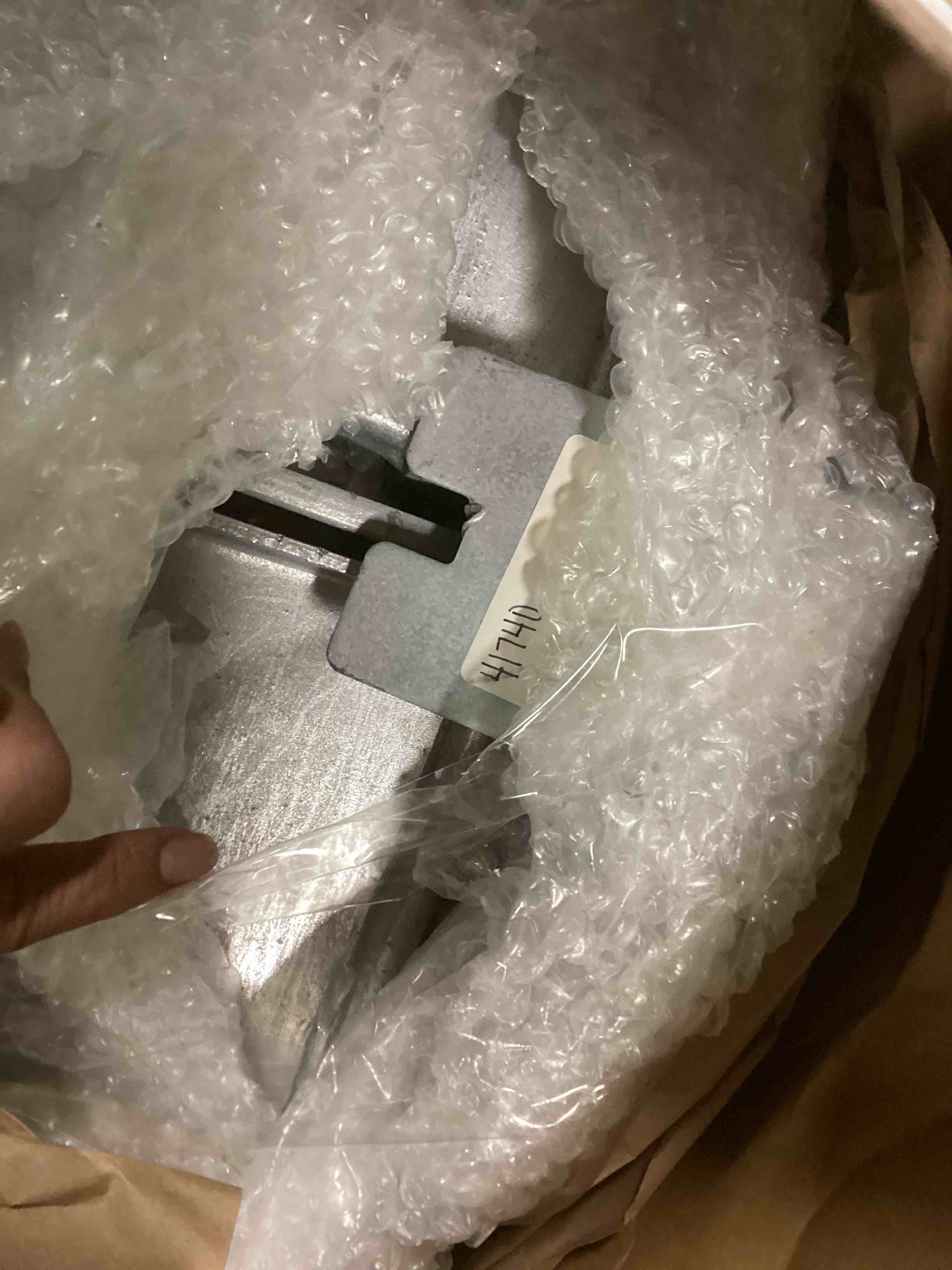 https://s3.amazonaws.com/lotting-images-prod/bidfta/GRA0015898_1726153044597.jpeg