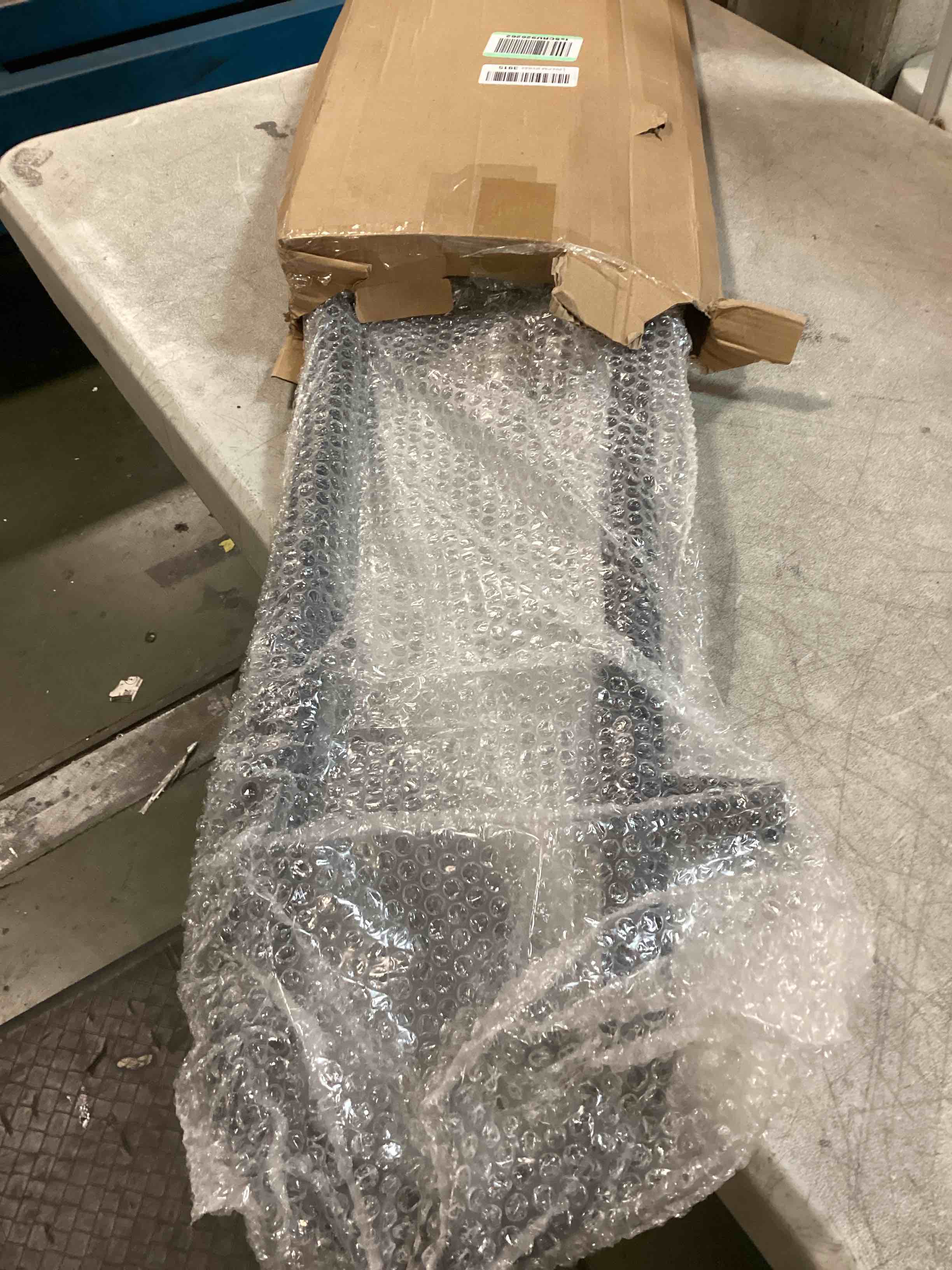 https://s3.amazonaws.com/lotting-images-prod/bidfta/GRA0016331_1728040980375.jpeg