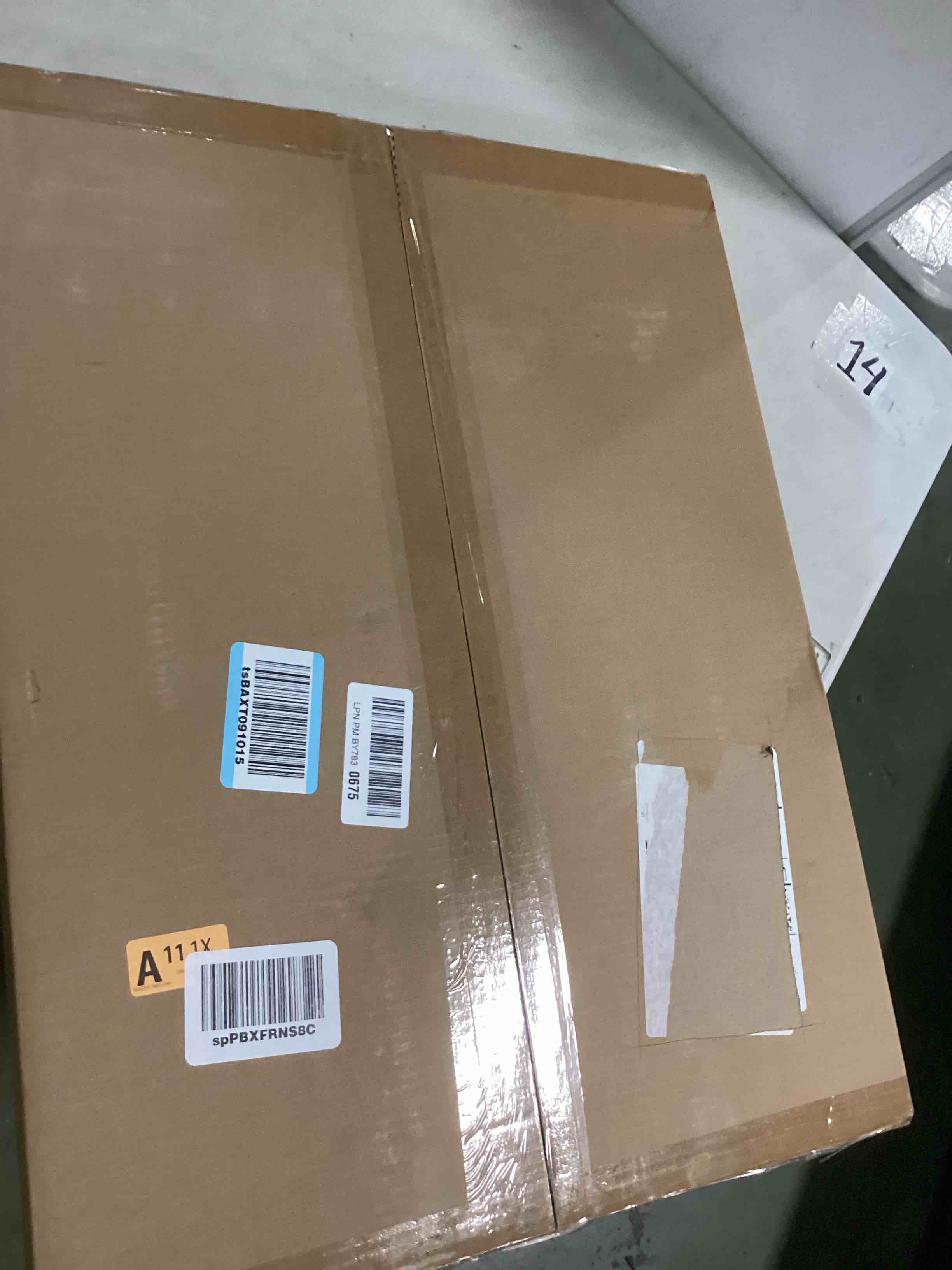 https://s3.amazonaws.com/lotting-images-prod/bidfta/GRA0018200_1726830571595.jpeg