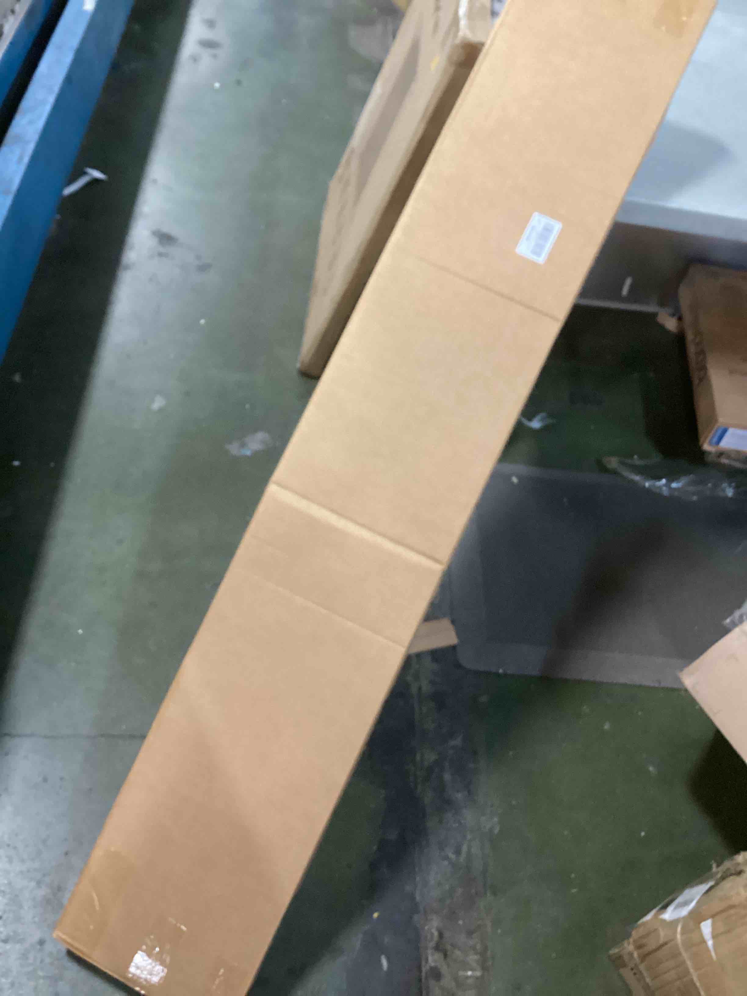 https://s3.amazonaws.com/lotting-images-prod/bidfta/GRA0018430_1726752588778.jpeg