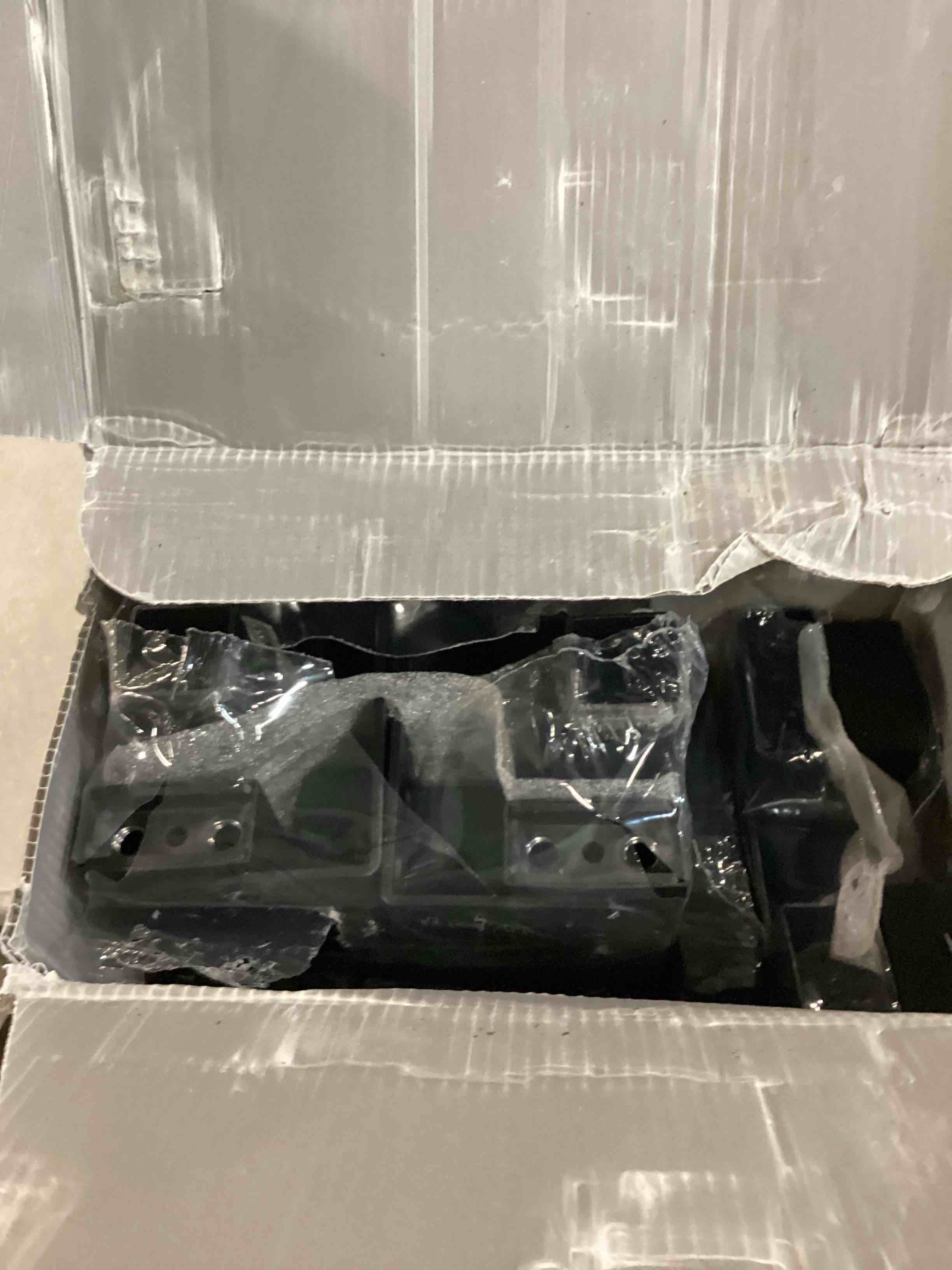 https://s3.amazonaws.com/lotting-images-prod/bidfta/GRA0020265_1728448198218.jpeg