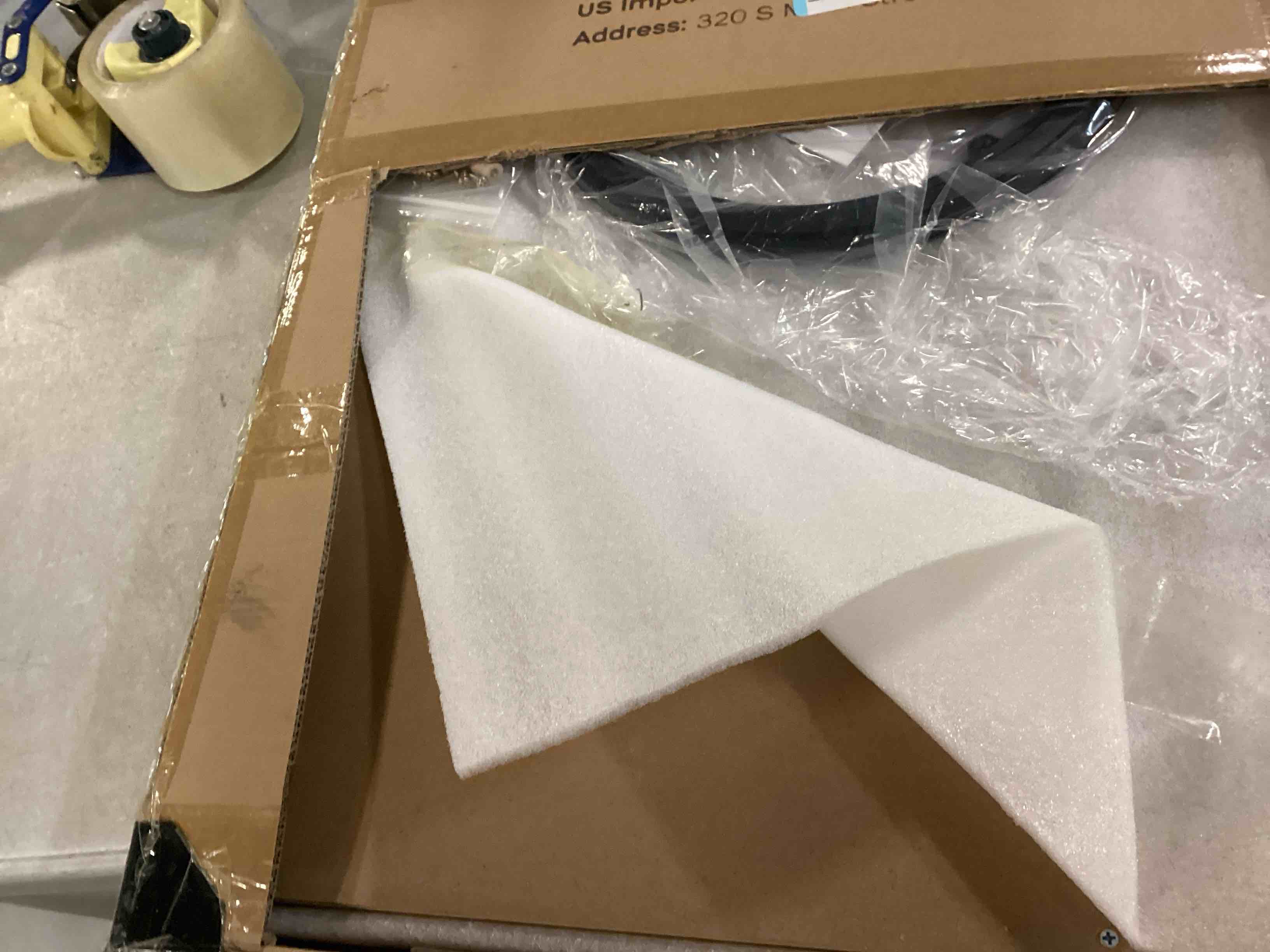 https://s3.amazonaws.com/lotting-images-prod/bidfta/GRA0020271_1728447542561.jpeg