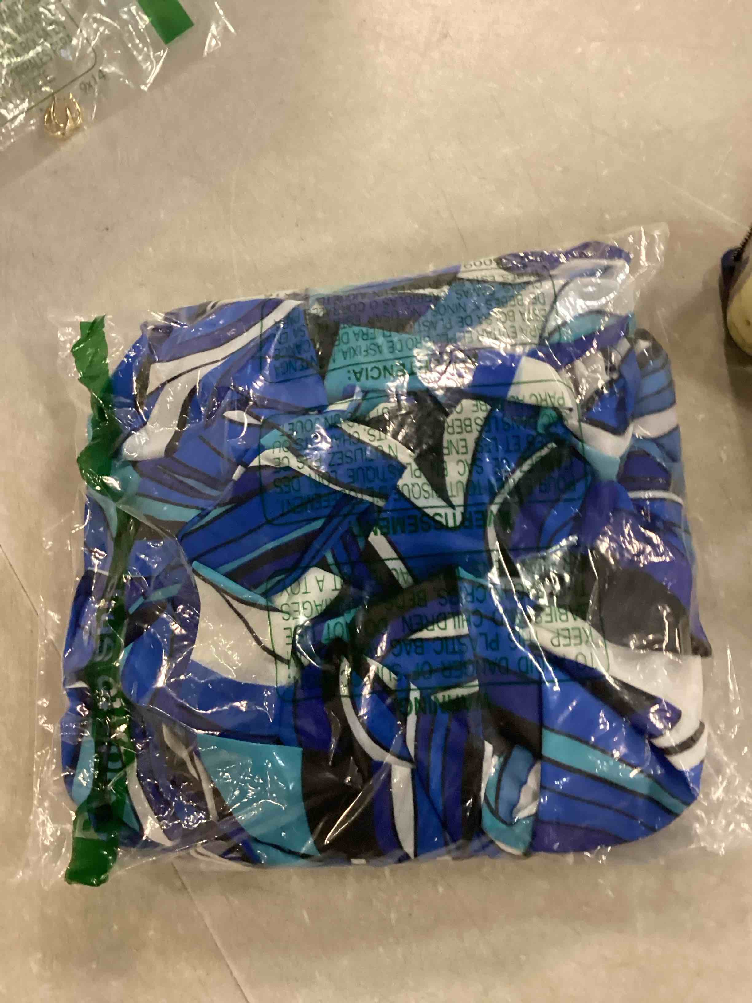 https://s3.amazonaws.com/lotting-images-prod/bidfta/GRA0020449_1728423494467.jpeg