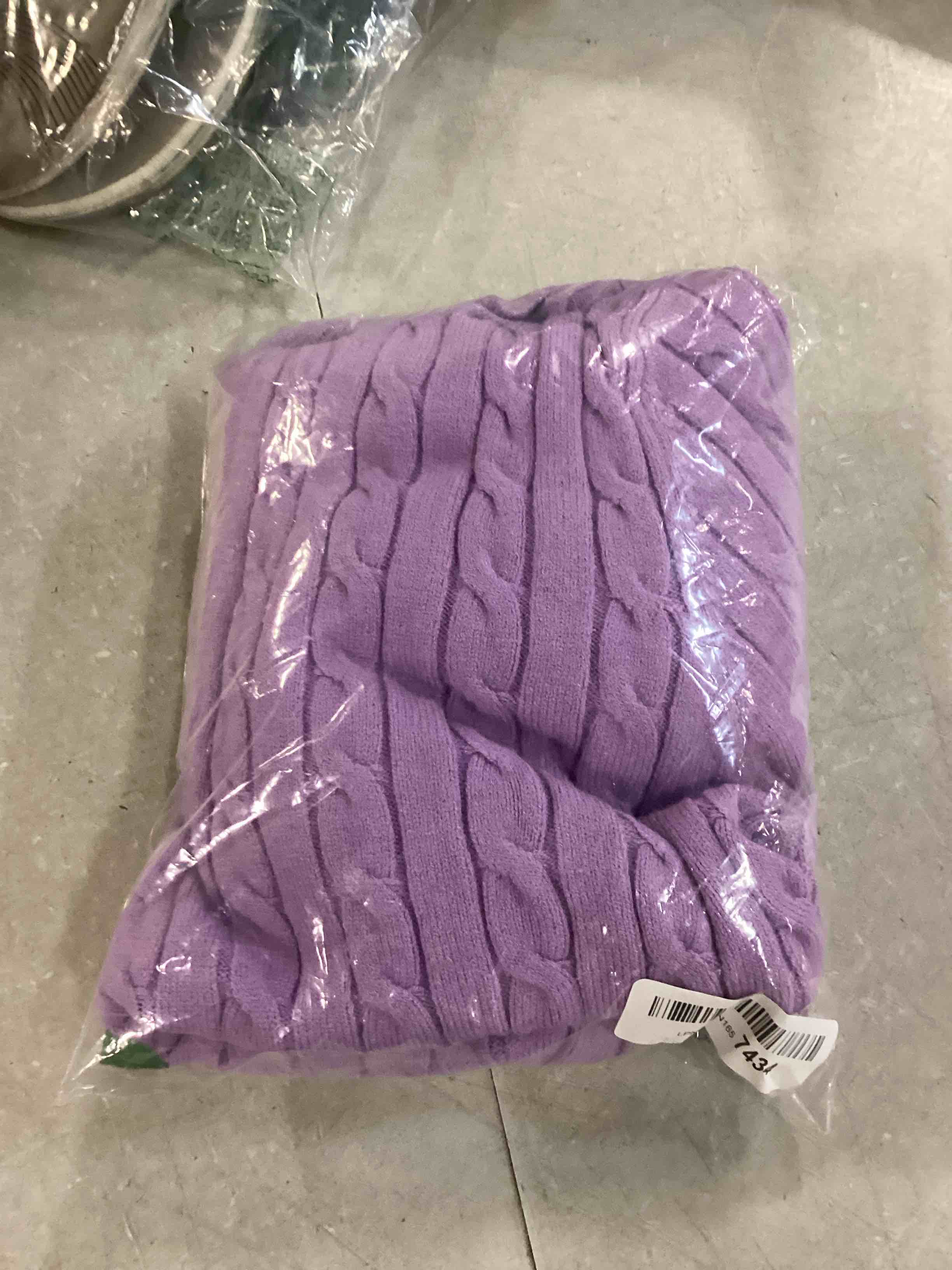 https://s3.amazonaws.com/lotting-images-prod/bidfta/GRA0020572_1728351553614.jpeg