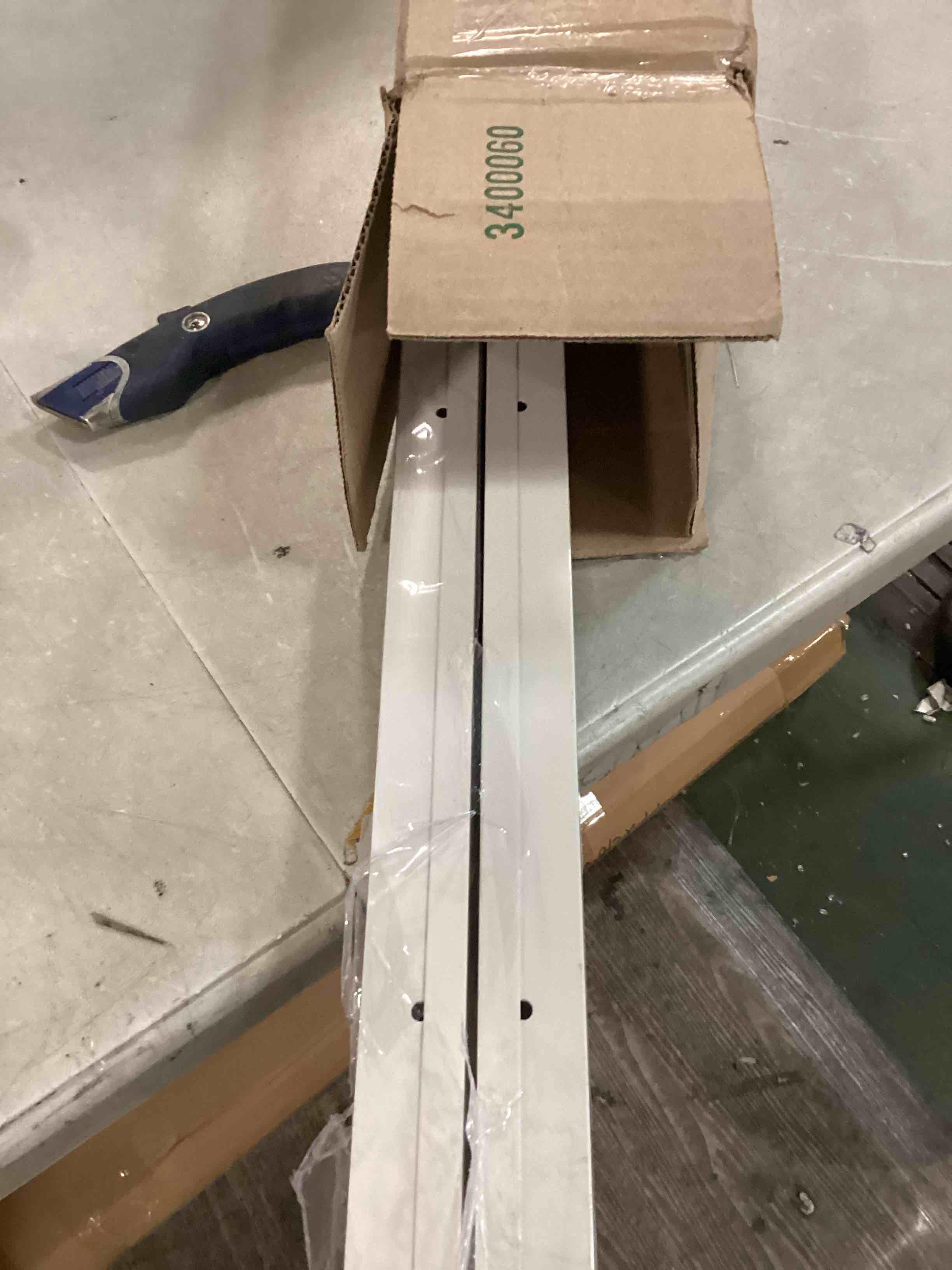 https://s3.amazonaws.com/lotting-images-prod/bidfta/GRA0020870_1728103100430.jpeg