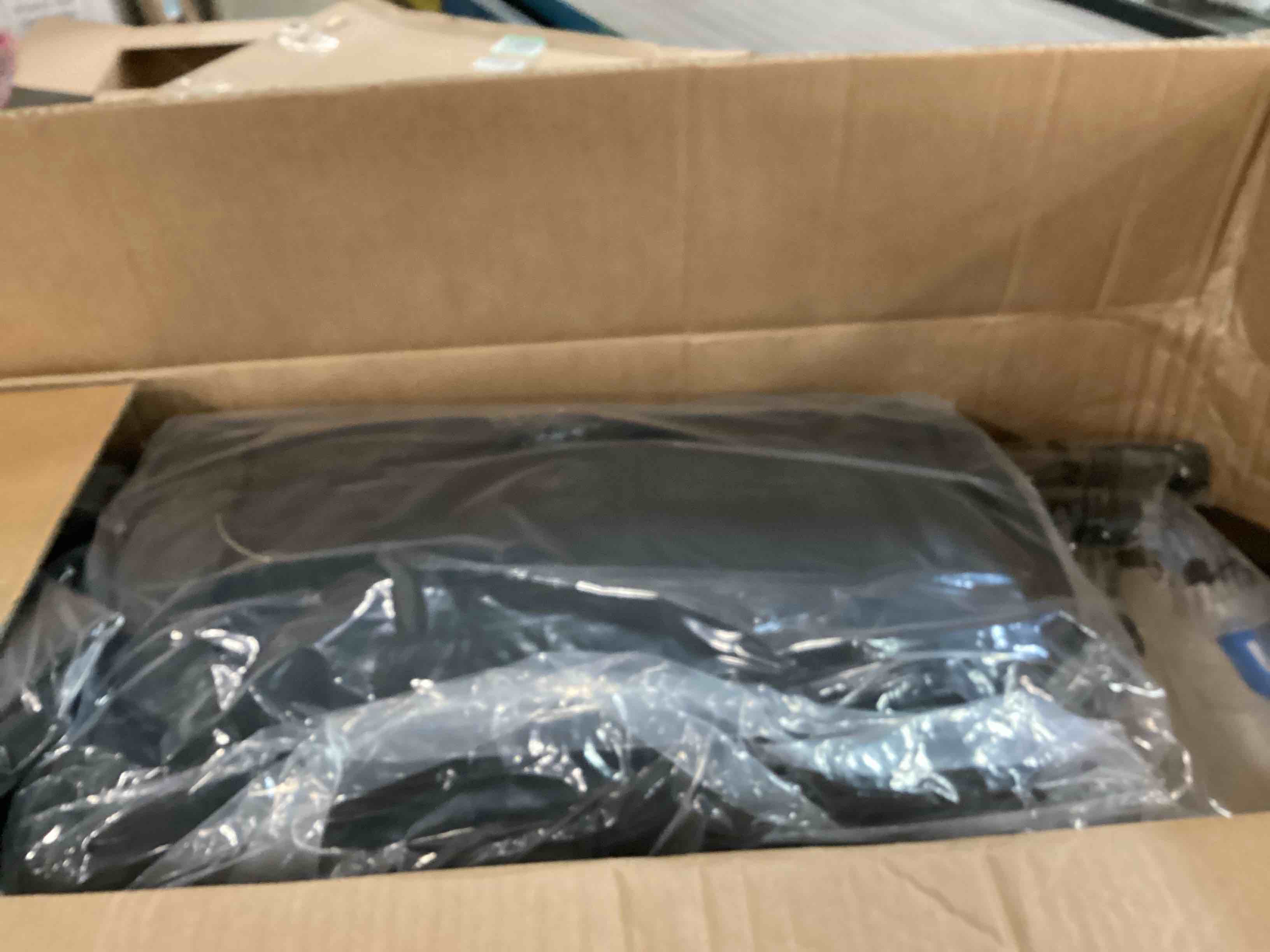 https://s3.amazonaws.com/lotting-images-prod/bidfta/GRA0021318_1727929854772.jpeg