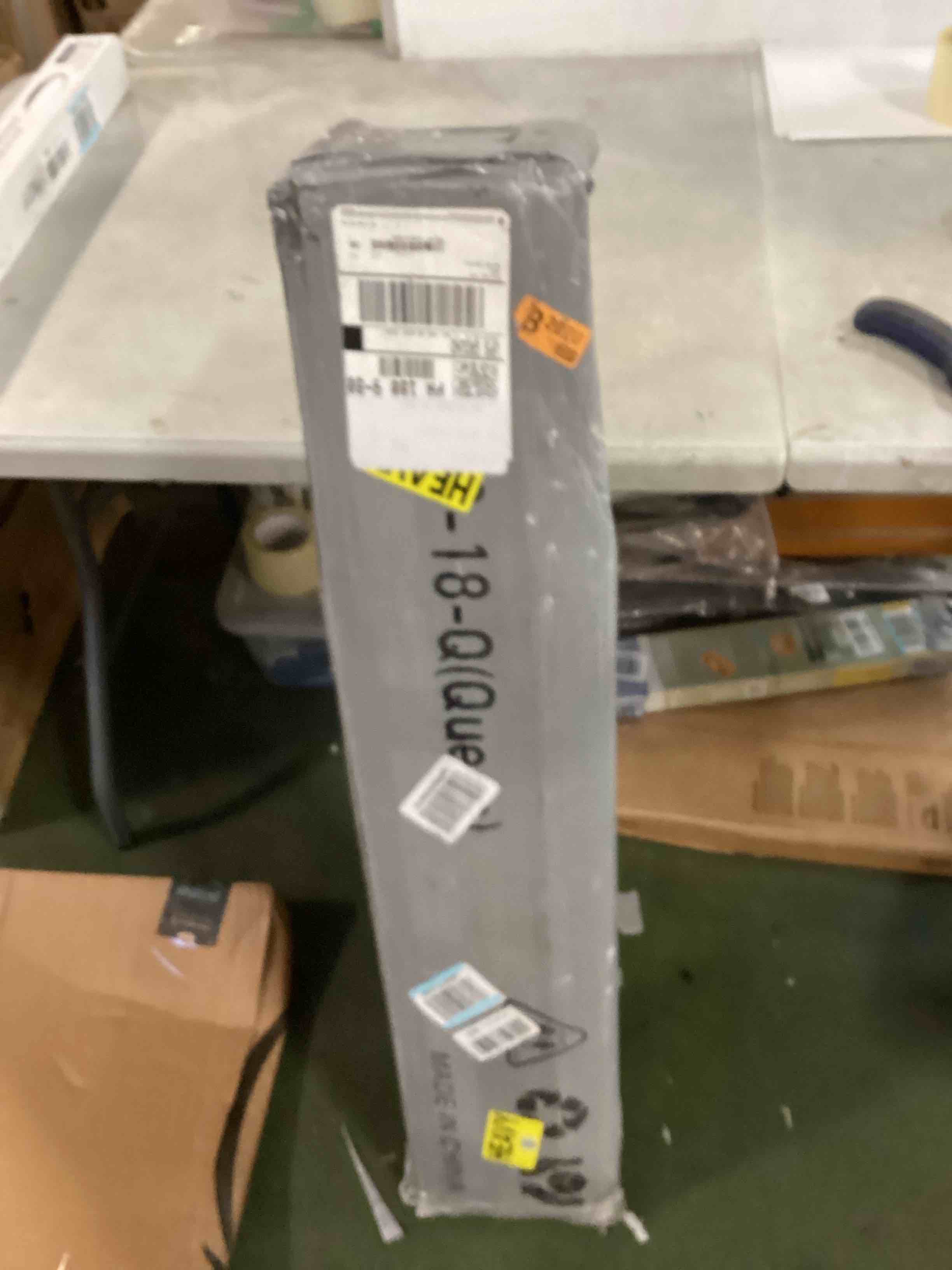 https://s3.amazonaws.com/lotting-images-prod/bidfta/GRA0021512_1727904143145.jpeg