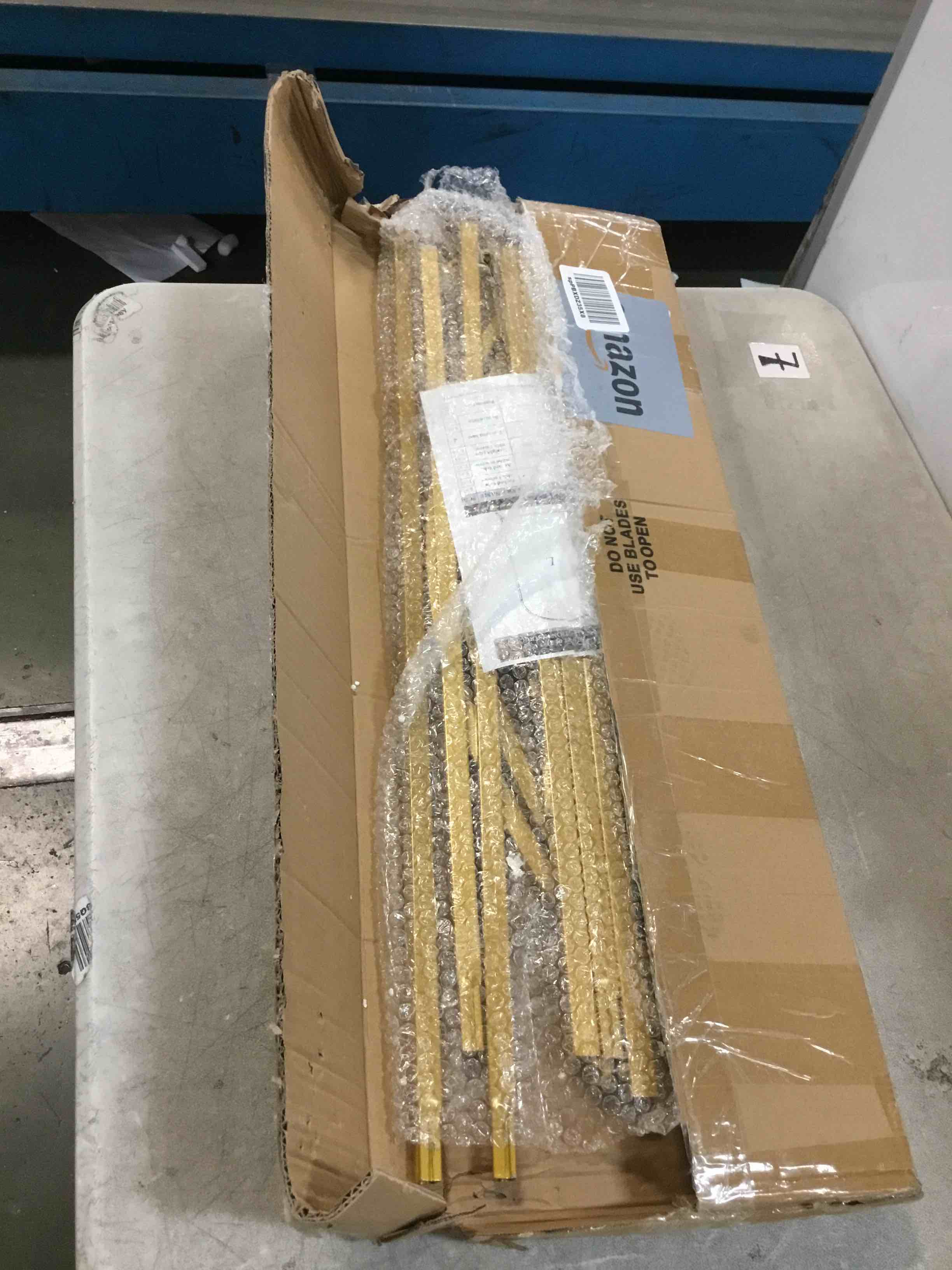 https://s3.amazonaws.com/lotting-images-prod/bidfta/GRA0021892_1726164539188.jpeg