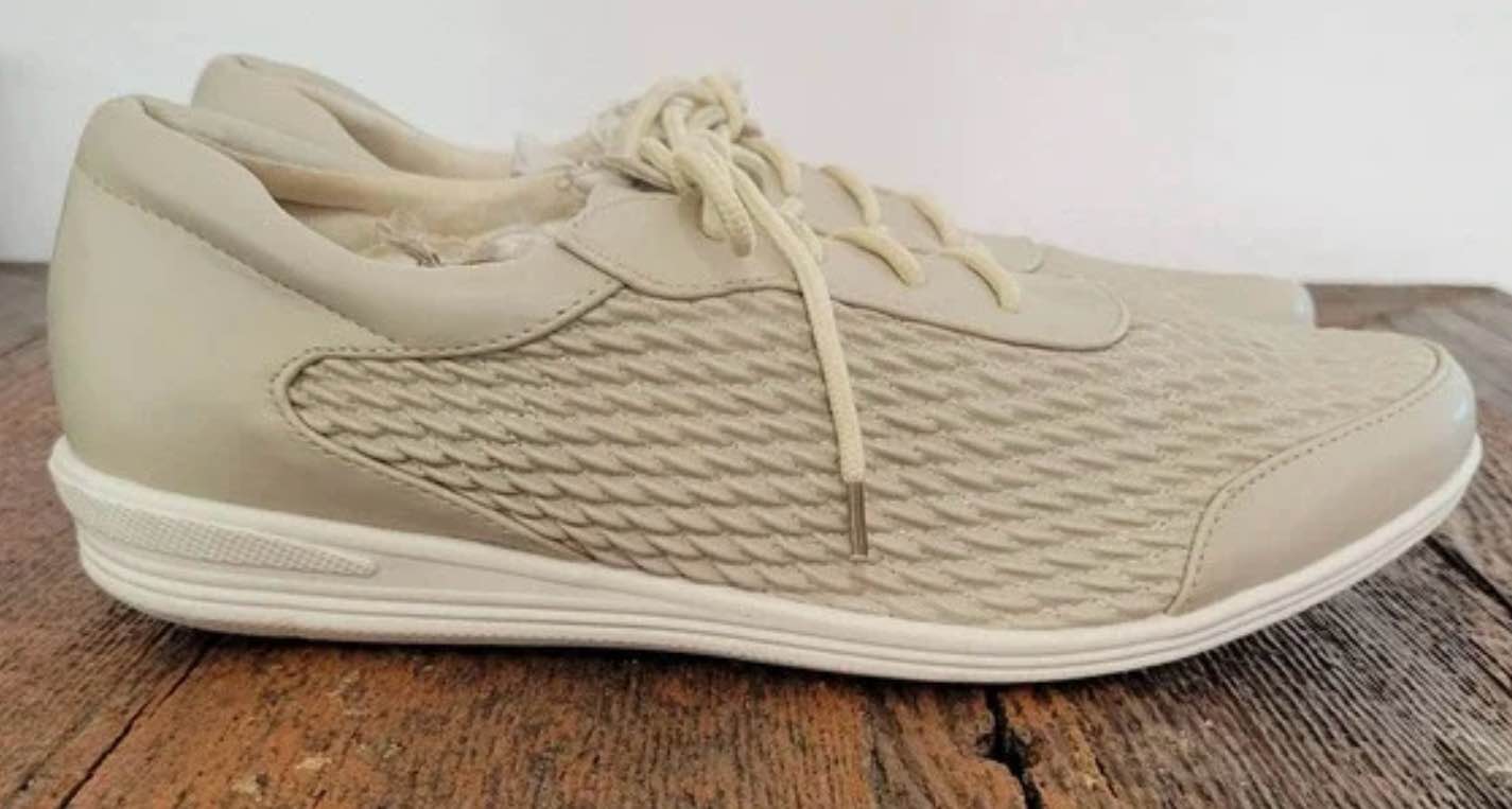 Women Comfort Well by Beacon Stretch & Form Oxford size 6.5M