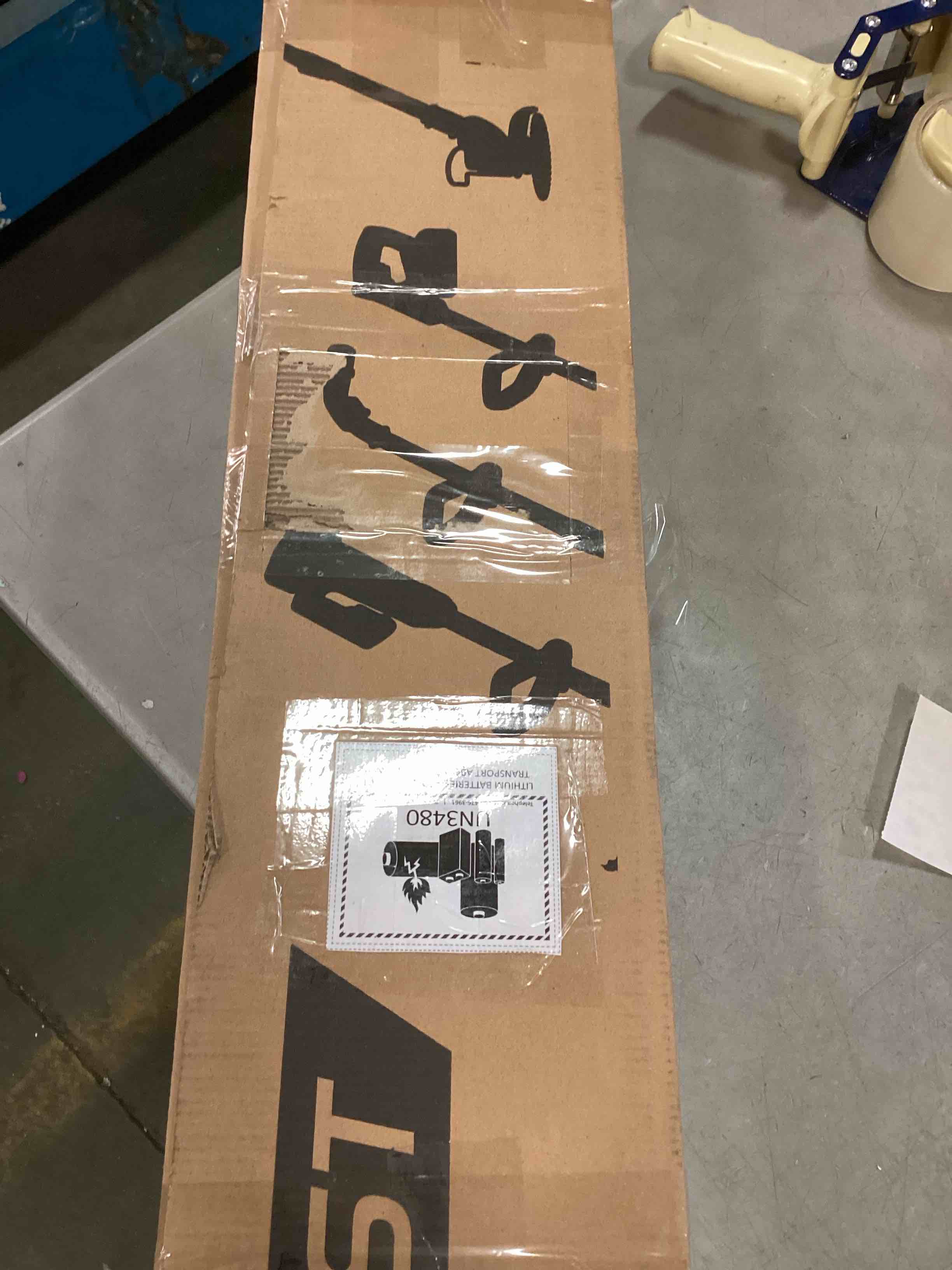 https://s3.amazonaws.com/lotting-images-prod/bidfta/GRA0026399_1730555355453.jpeg