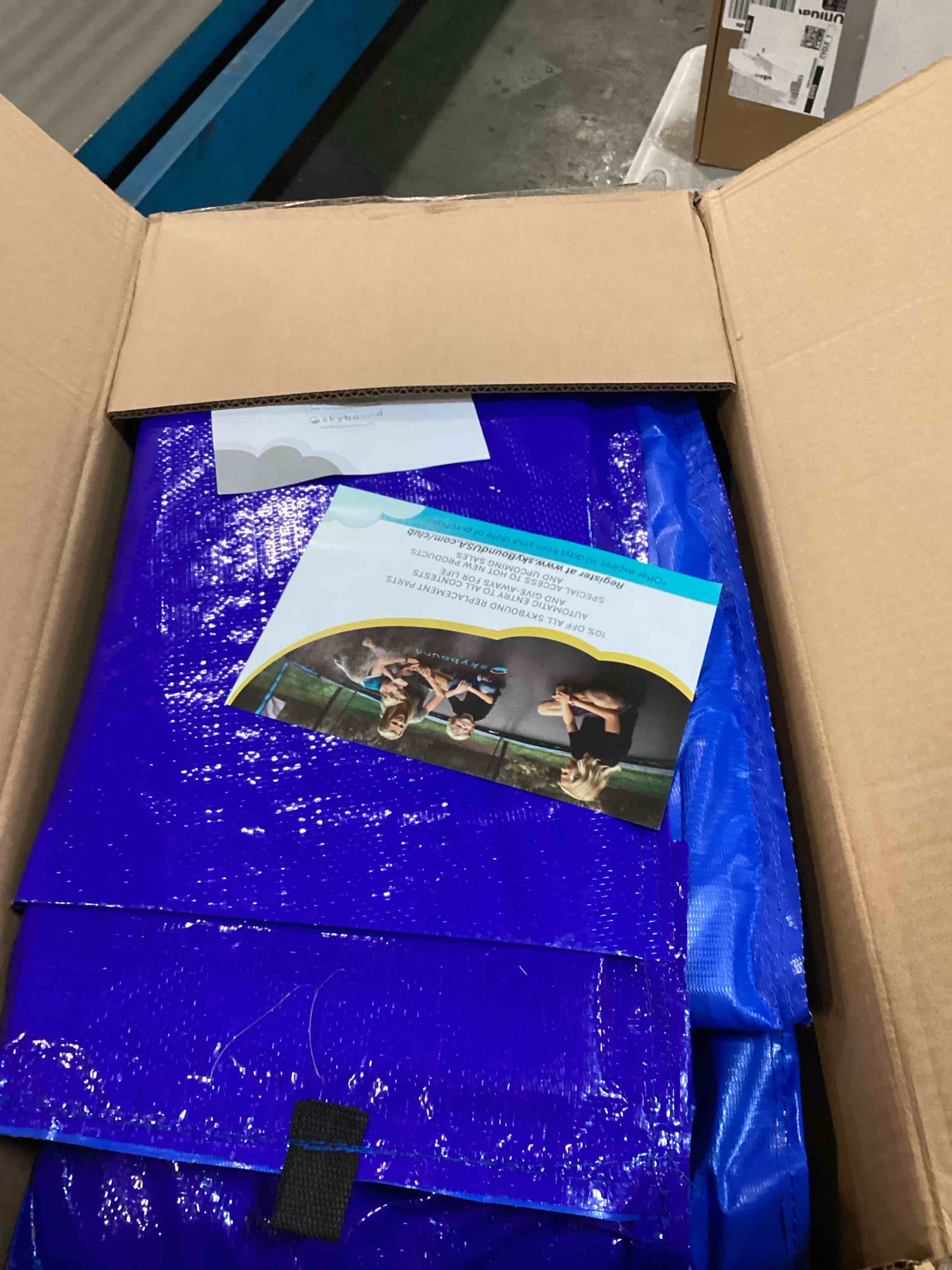 https://s3.amazonaws.com/lotting-images-prod/bidfta/GRA0026705_1730296462434.jpeg