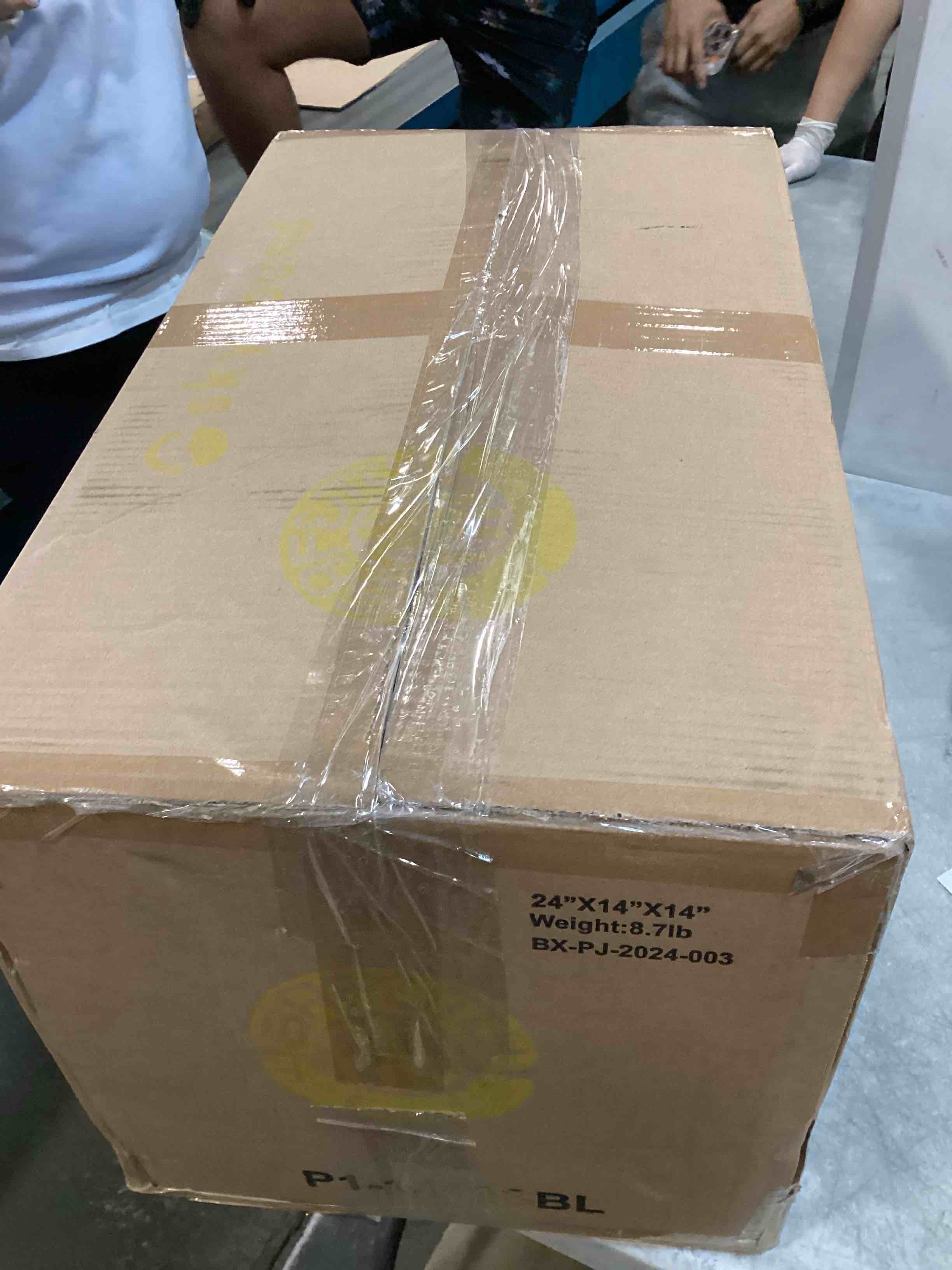 https://s3.amazonaws.com/lotting-images-prod/bidfta/GRA0026705_1730296493474.jpeg