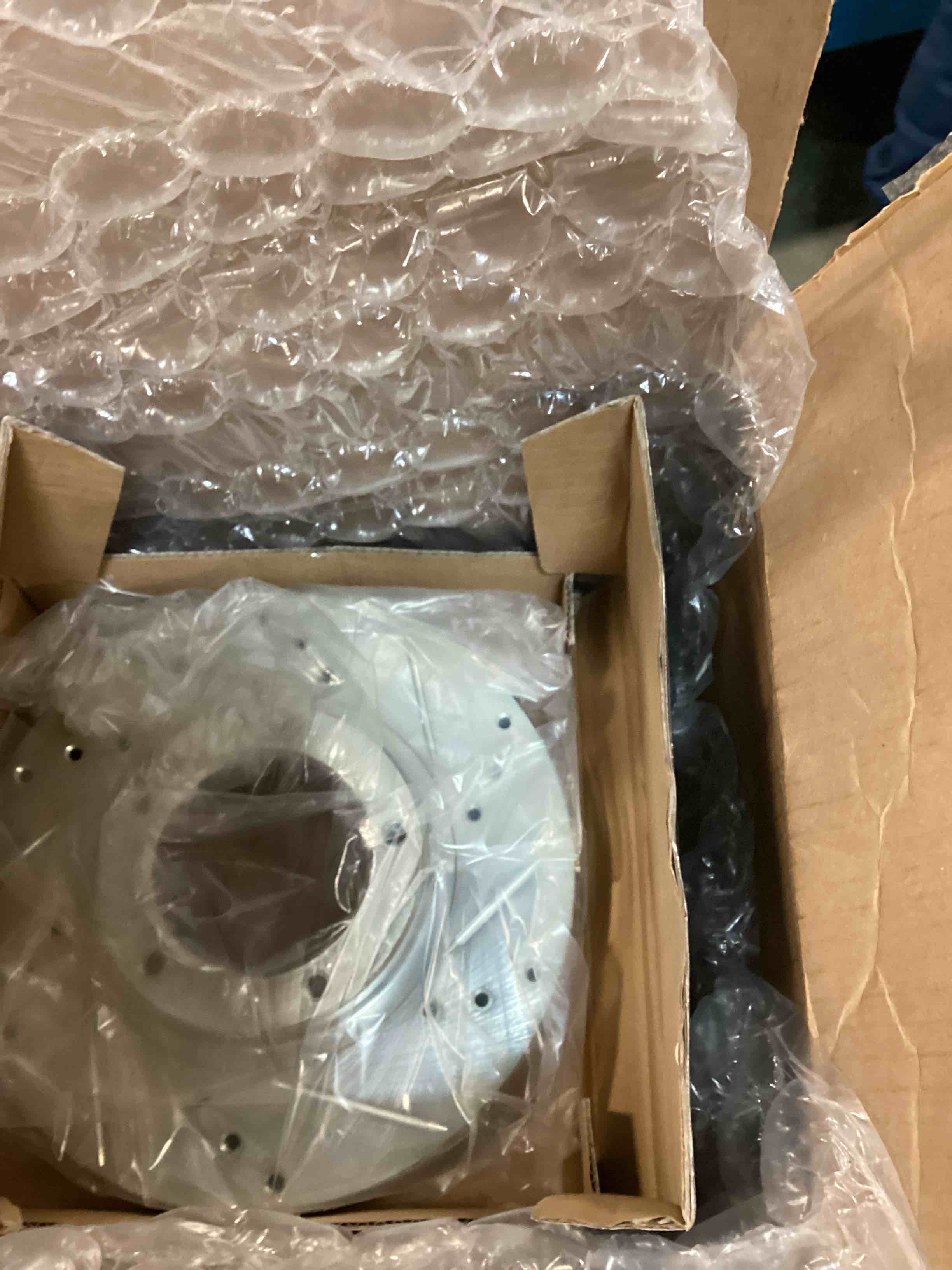 https://s3.amazonaws.com/lotting-images-prod/bidfta/GRA0026738_1730292888847.jpeg