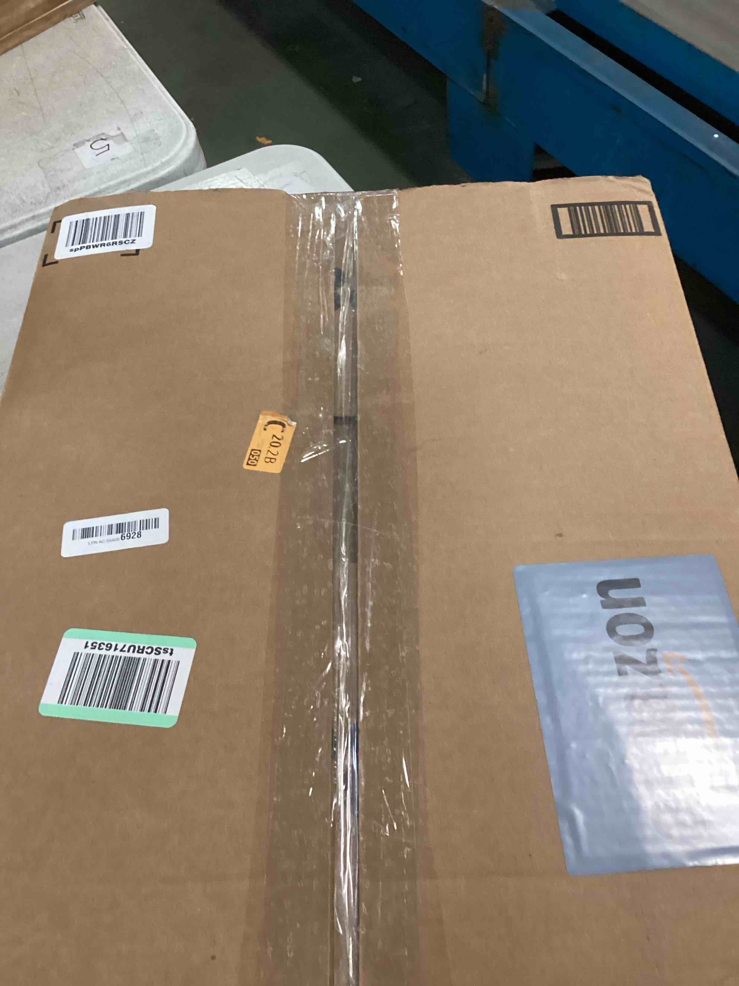 https://s3.amazonaws.com/lotting-images-prod/bidfta/GRA0026911_1730213660421.jpeg