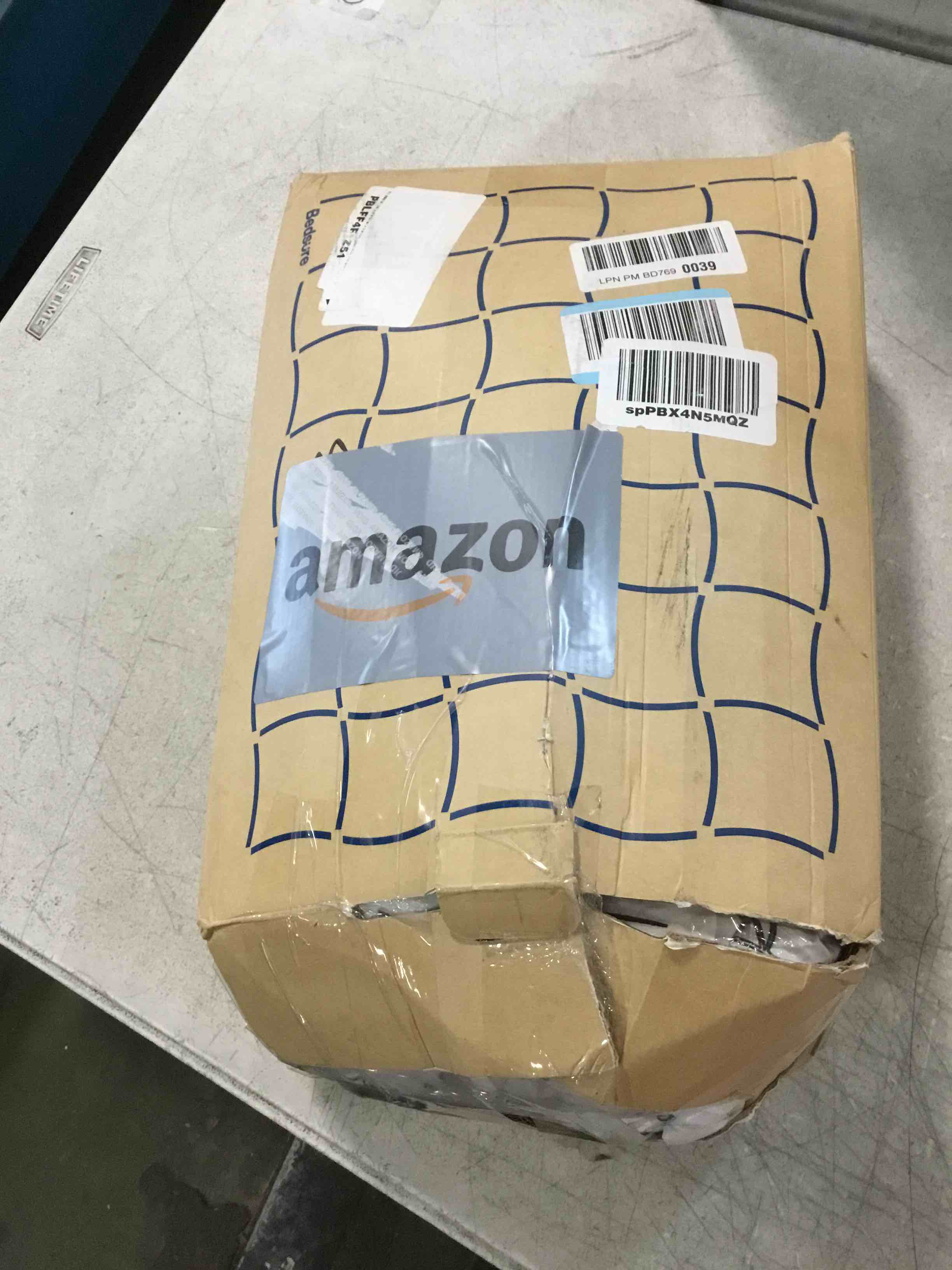 https://s3.amazonaws.com/lotting-images-prod/bidfta/GRA0027268_1729168647149.jpeg