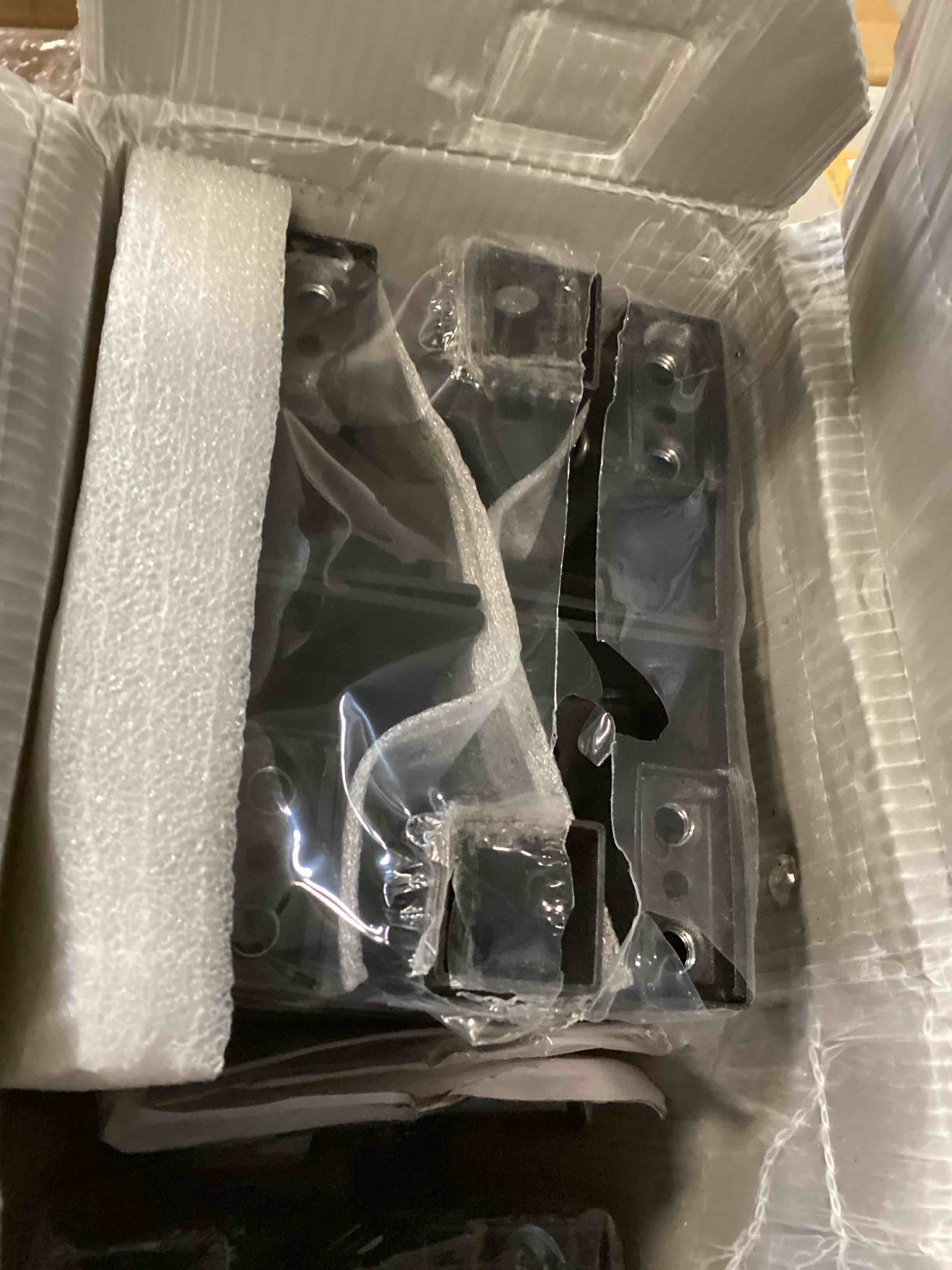 https://s3.amazonaws.com/lotting-images-prod/bidfta/GRA0034027_1726581205886.jpeg