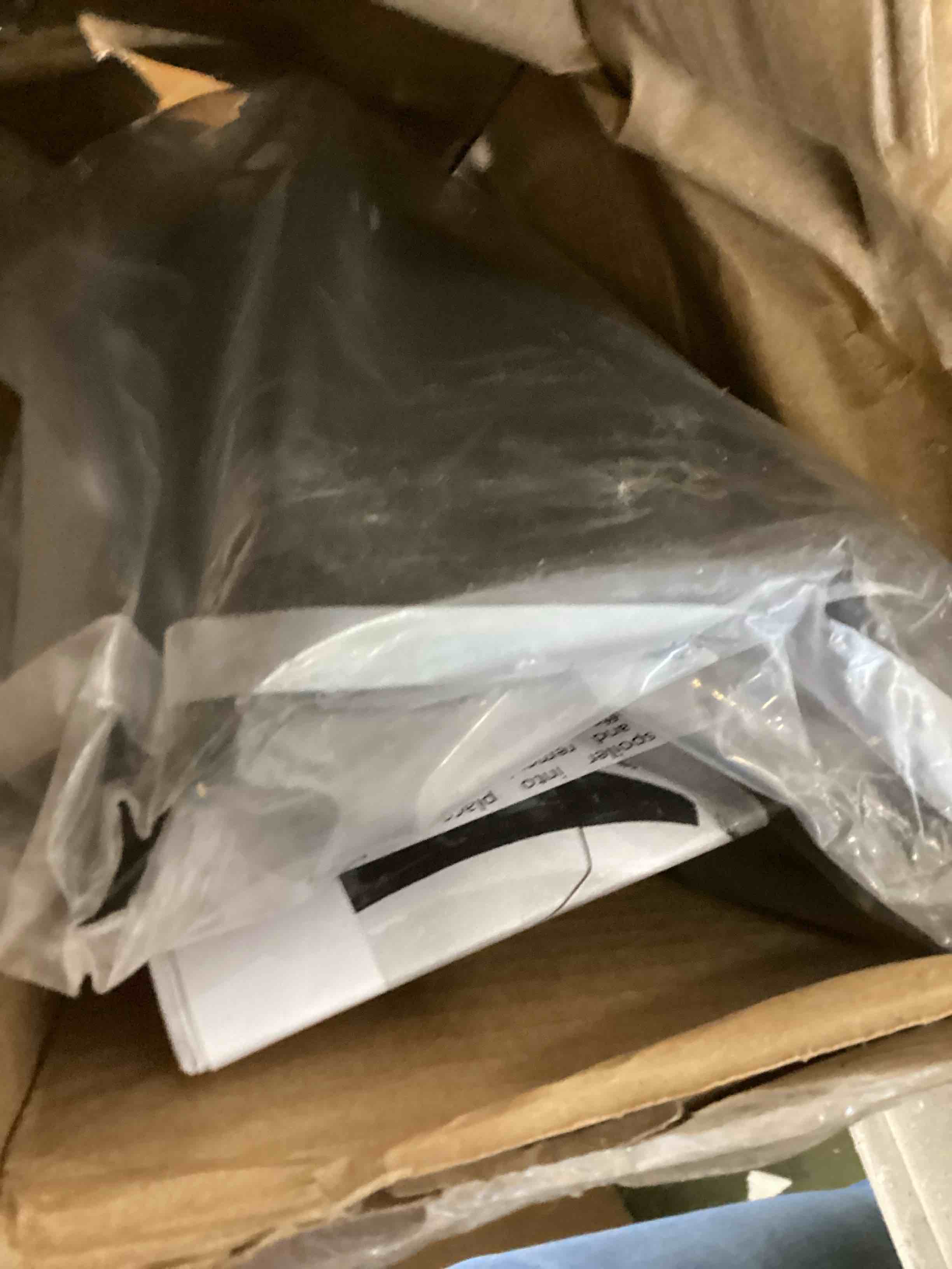 https://s3.amazonaws.com/lotting-images-prod/bidfta/GRA0034181_1726153781441.jpeg