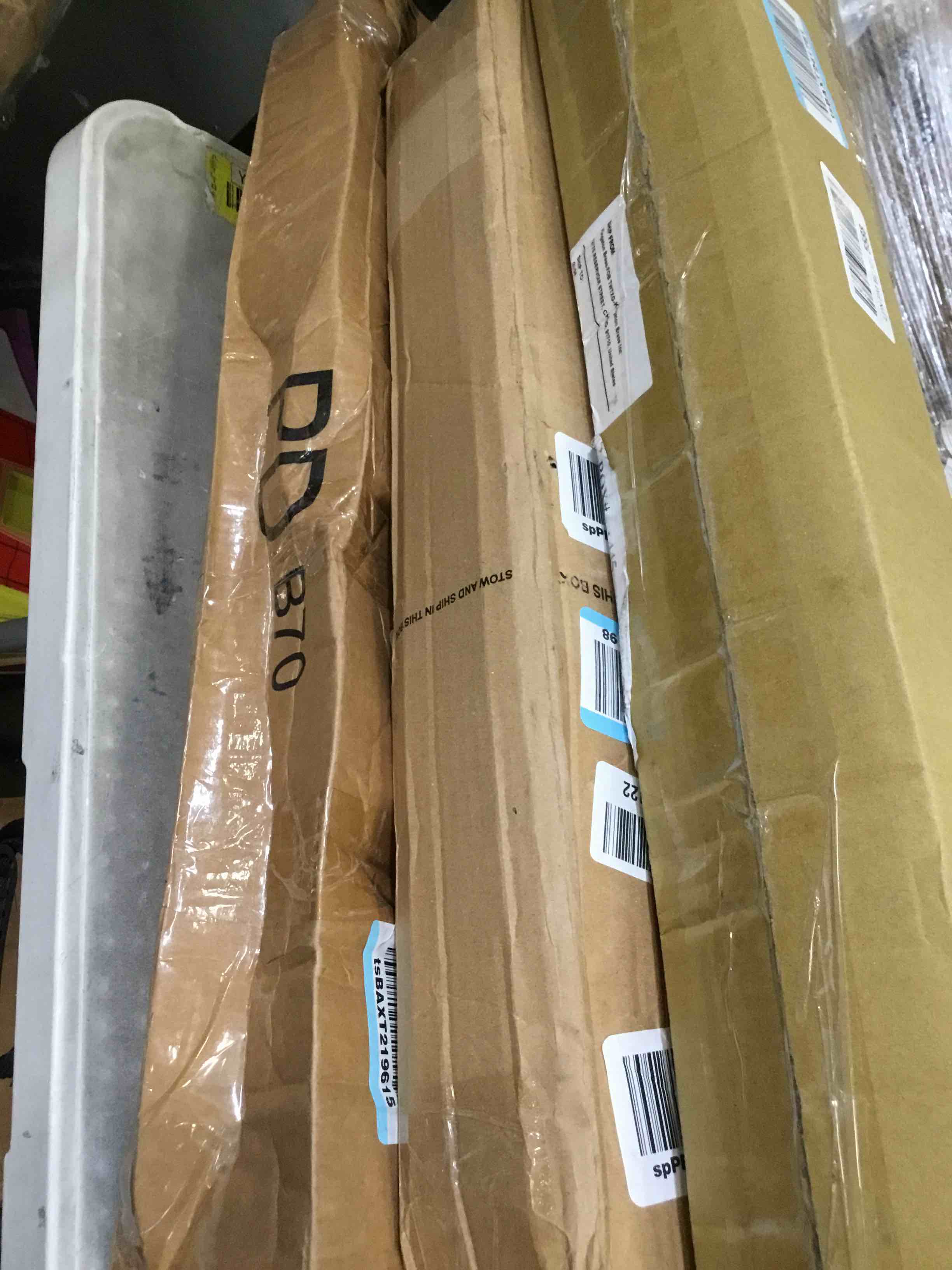 https://s3.amazonaws.com/lotting-images-prod/bidfta/GRA0035858_1725381225263.jpeg