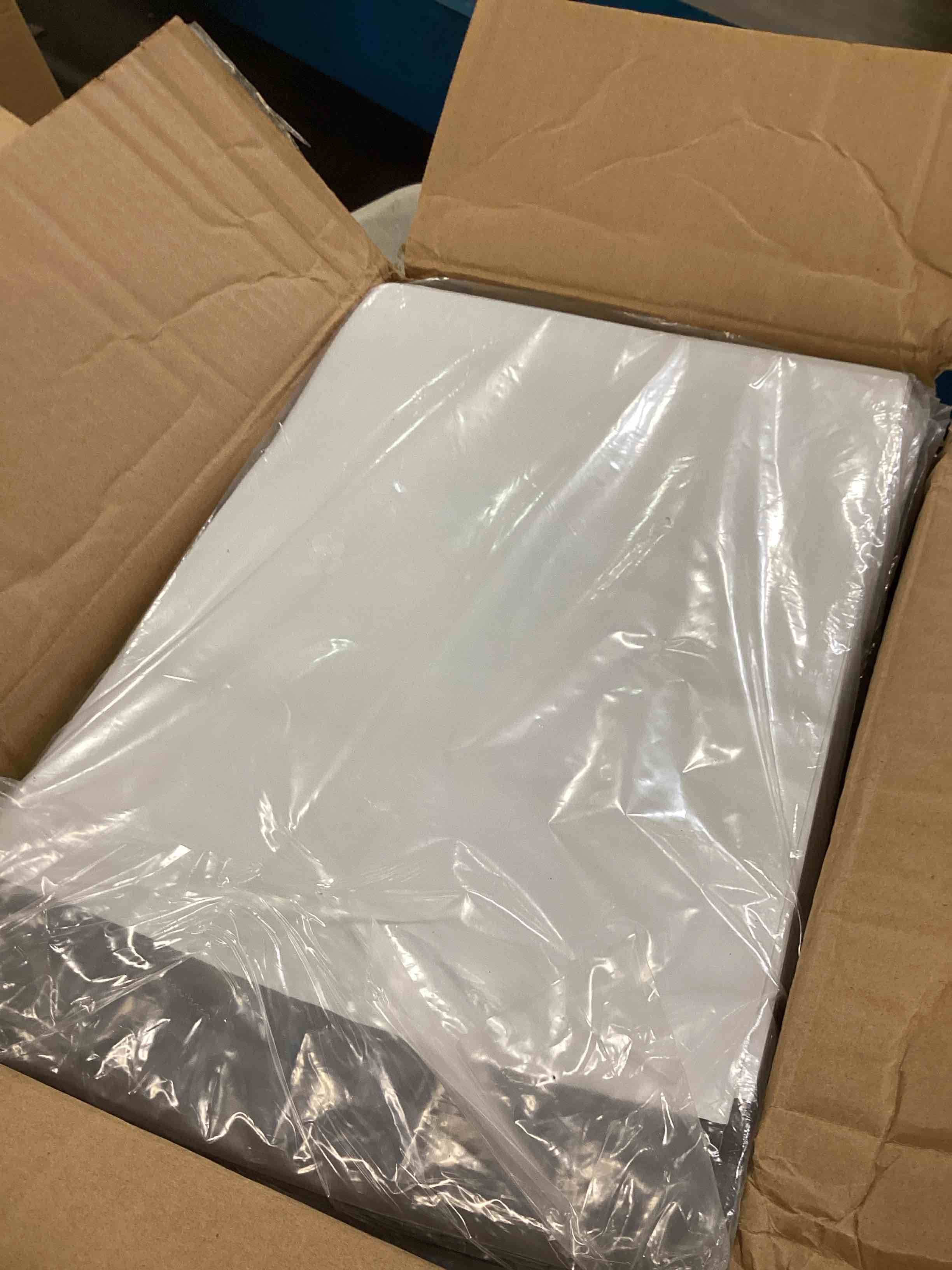https://s3.amazonaws.com/lotting-images-prod/bidfta/GRA0040221_1727114683975.jpeg