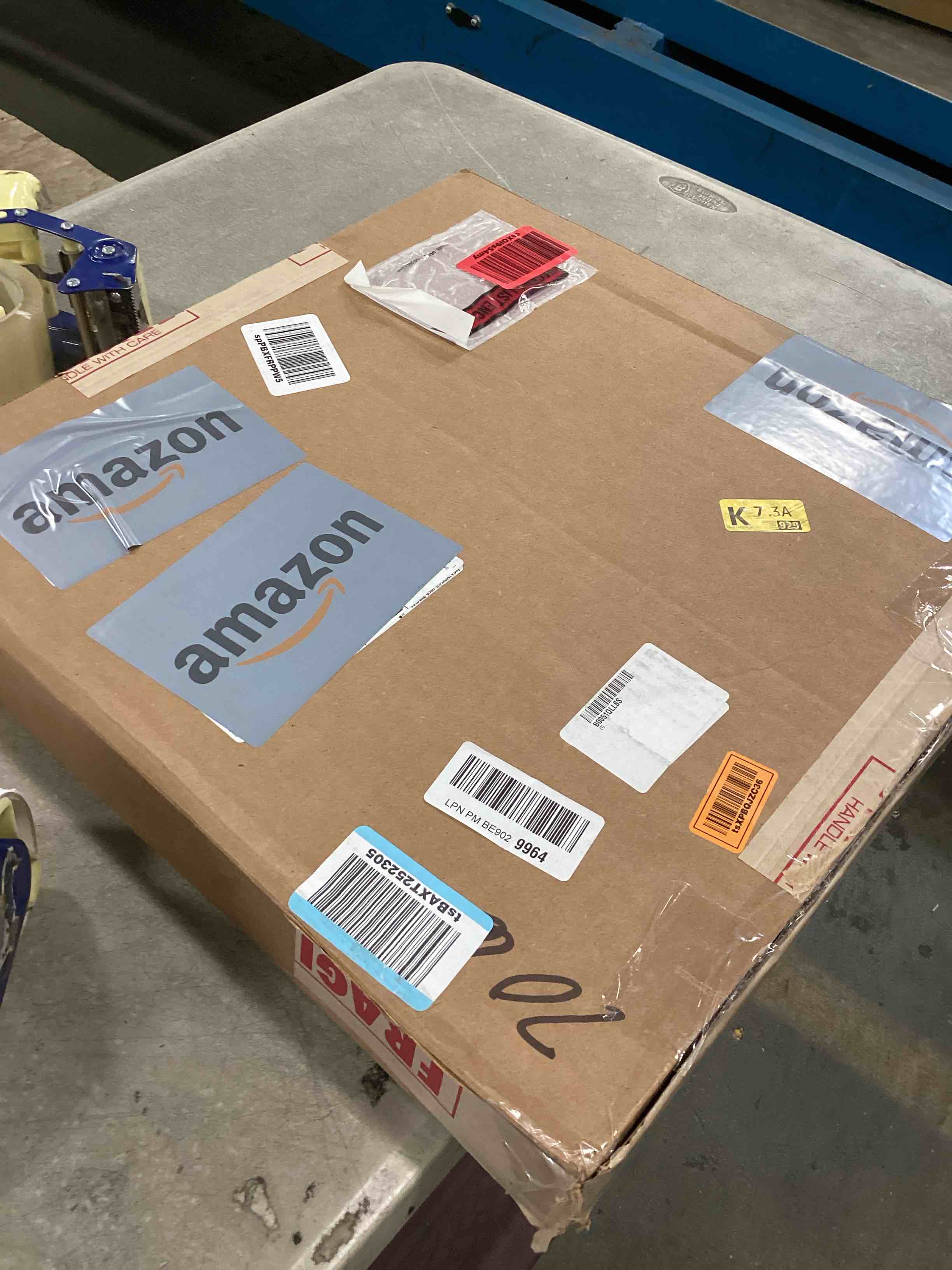 https://s3.amazonaws.com/lotting-images-prod/bidfta/GRA0040241_1727104790060.jpeg