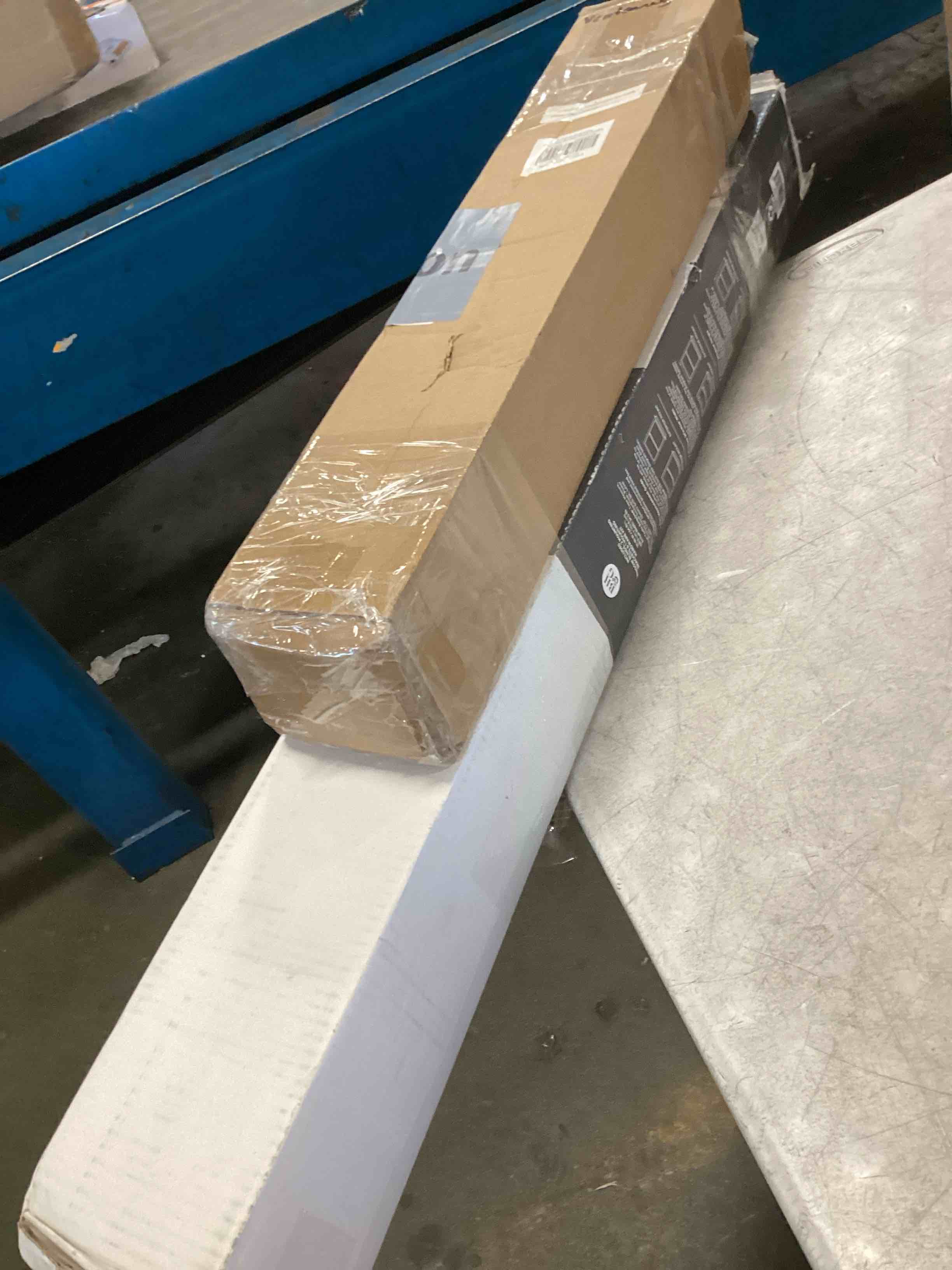 https://s3.amazonaws.com/lotting-images-prod/bidfta/GRA0046032_1728484451482.jpeg