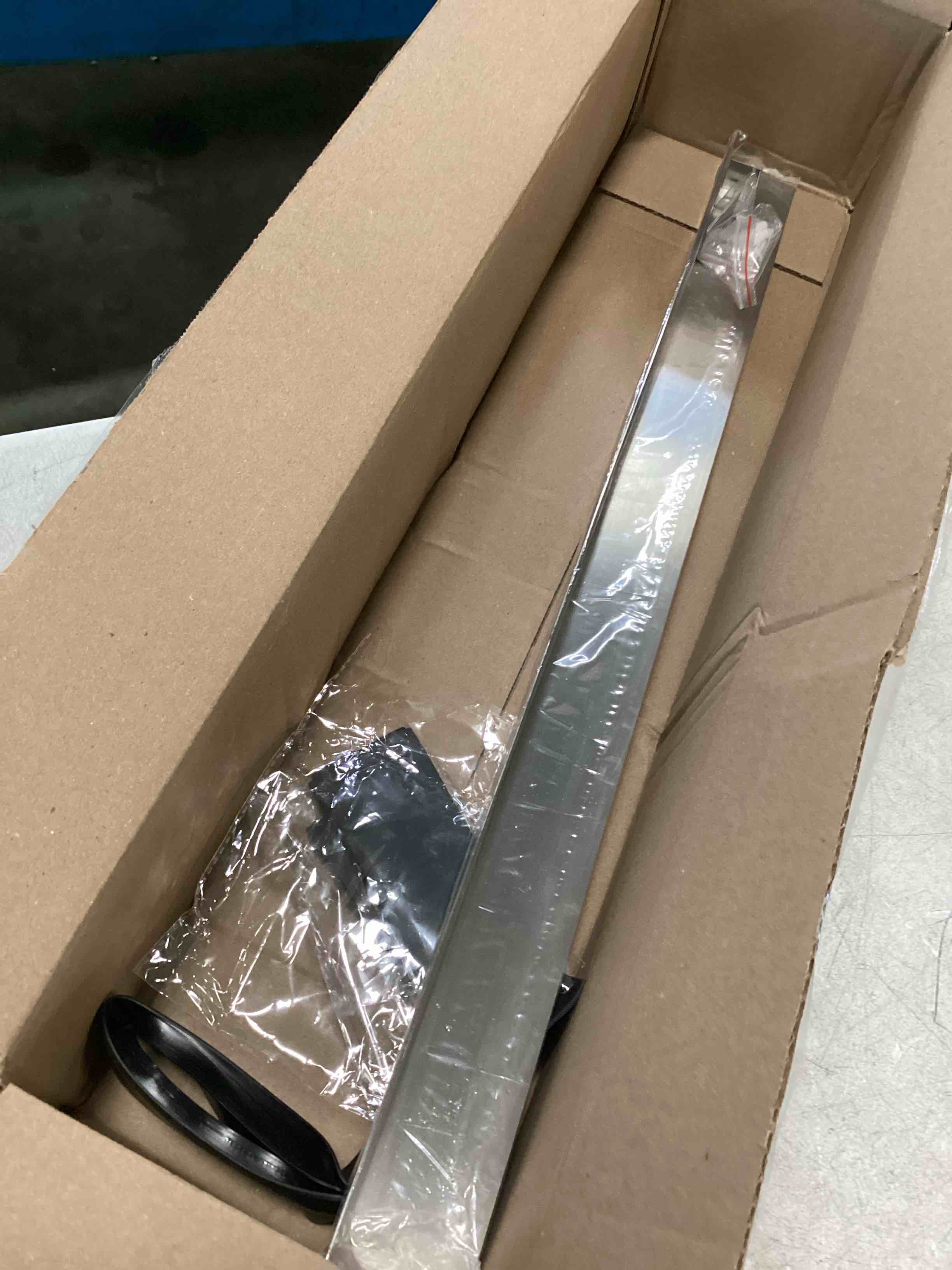 https://s3.amazonaws.com/lotting-images-prod/bidfta/GRA0046125_1728407864593.jpeg
