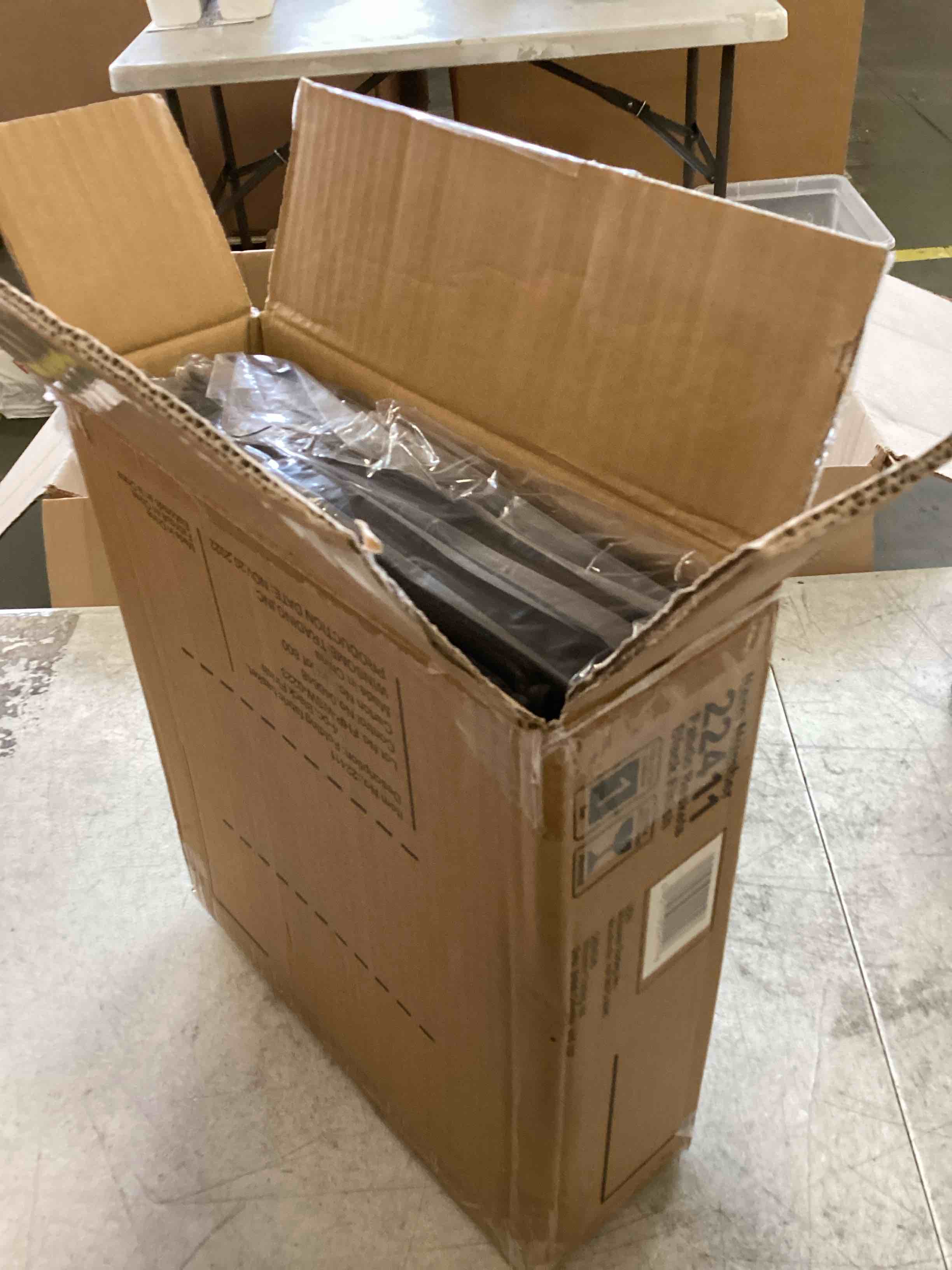 https://s3.amazonaws.com/lotting-images-prod/bidfta/GRA0049992_1724085542843.jpeg